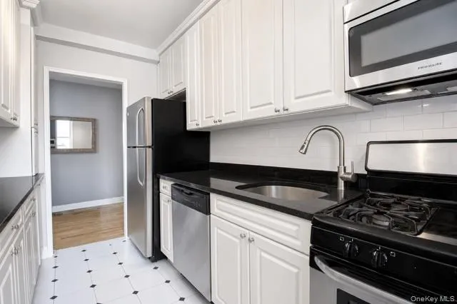 5620 Netherland Avenue, New York, NY, 1 Bedroom Bedrooms, 4 Rooms Rooms,1 BathroomBathrooms,Residential,For Rent,Netherland,0,1025840 5620 Netherland Avenue, New York, NY, 1 Bedroom Bedrooms, 4 Rooms Rooms,1 BathroomBathrooms,Residential,For Rent,Netherland,0,1025840