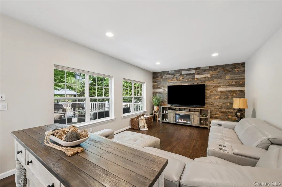 6 Arborvitae Lane, Brookhaven, NY, 5 Bedrooms Bedrooms, 10 Rooms Rooms,2 BathroomsBathrooms,Residential,For Rent,Arborvitae,0,1025846 6 Arborvitae Lane, Brookhaven, NY, 5 Bedrooms Bedrooms, 10 Rooms Rooms,2 BathroomsBathrooms,Residential,For Rent,Arborvitae,0,1025846