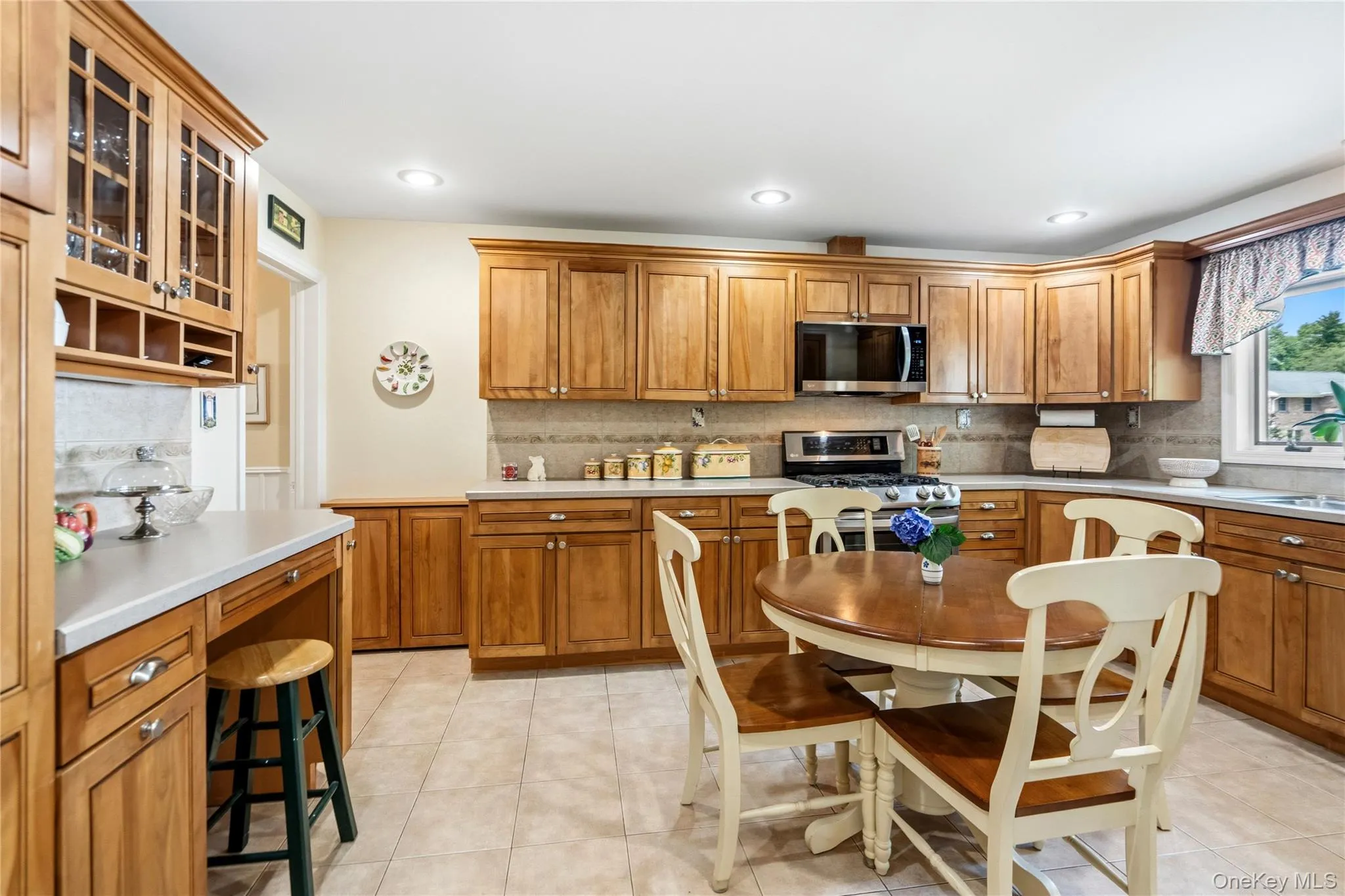 Updated Eat-in Kitchen Updated Eat-in Kitchen