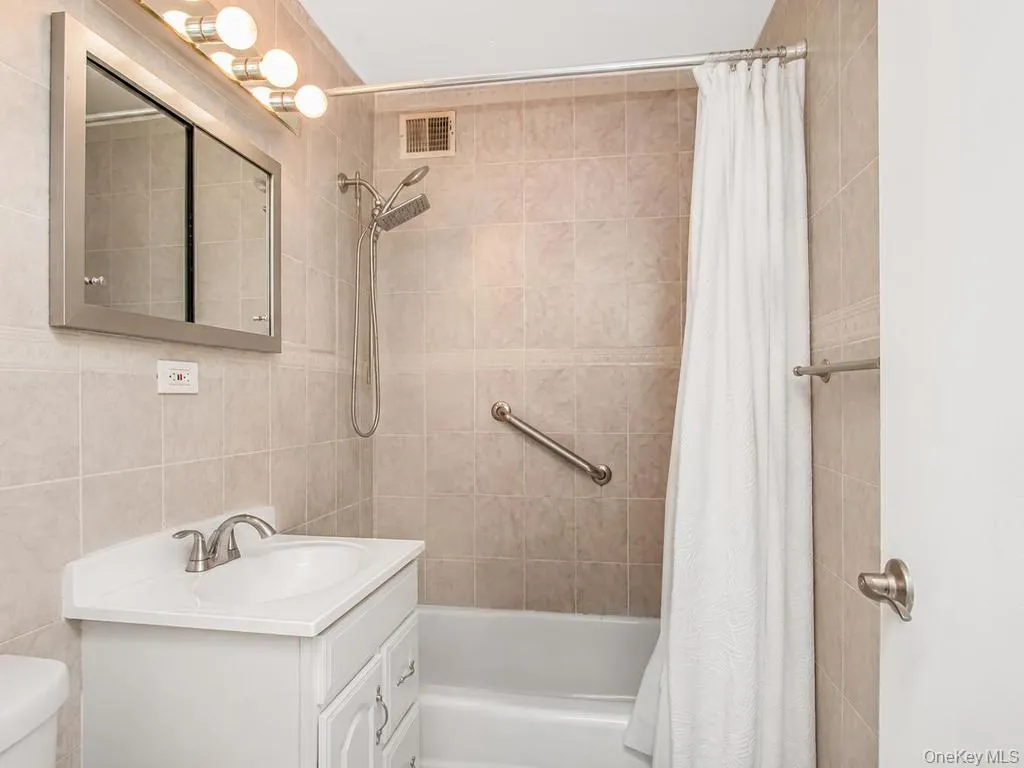 875 Morrison Avenue, New York, NY, 2 Bedrooms Bedrooms, 6 Rooms Rooms,1 BathroomBathrooms,Residential,For Rent,Morrison,0,1025849 875 Morrison Avenue, New York, NY, 2 Bedrooms Bedrooms, 6 Rooms Rooms,1 BathroomBathrooms,Residential,For Rent,Morrison,0,1025849