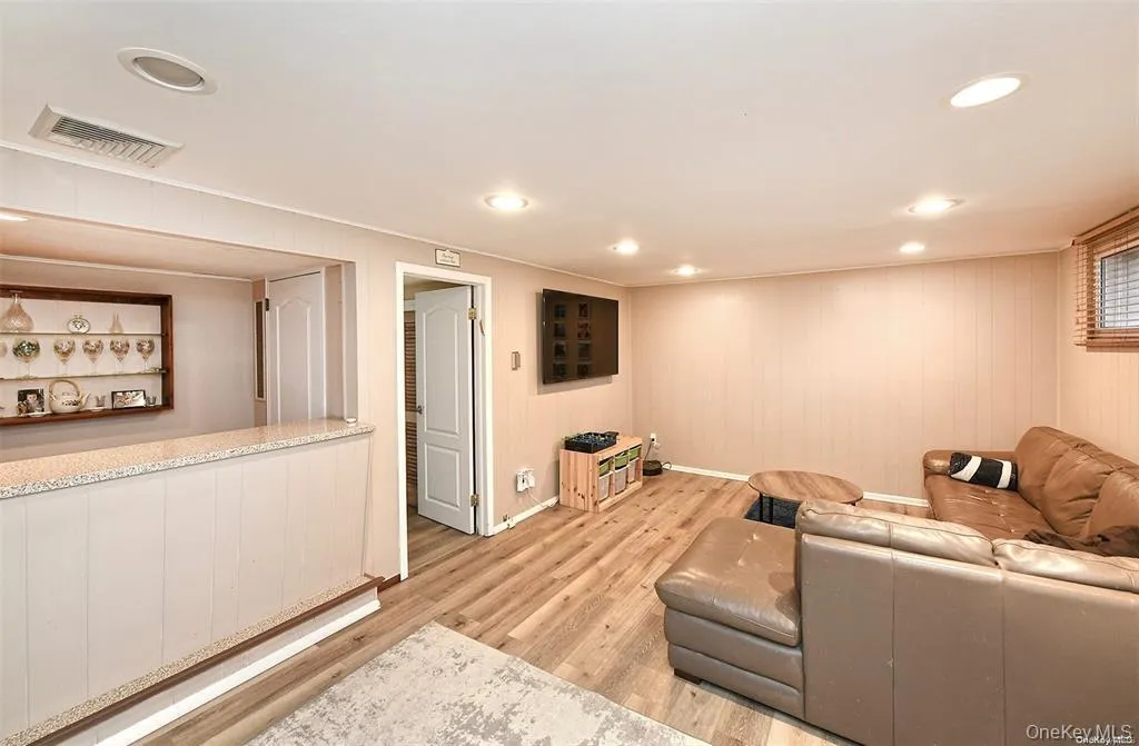 96 Phipps Lane, Oyster Bay, NY, 4 Bedrooms Bedrooms, 8 Rooms Rooms,2 BathroomsBathrooms,Residential Lease,For Rent,Phipps,0,1025863 96 Phipps Lane, Oyster Bay, NY, 4 Bedrooms Bedrooms, 8 Rooms Rooms,2 BathroomsBathrooms,Residential Lease,For Rent,Phipps,0,1025863