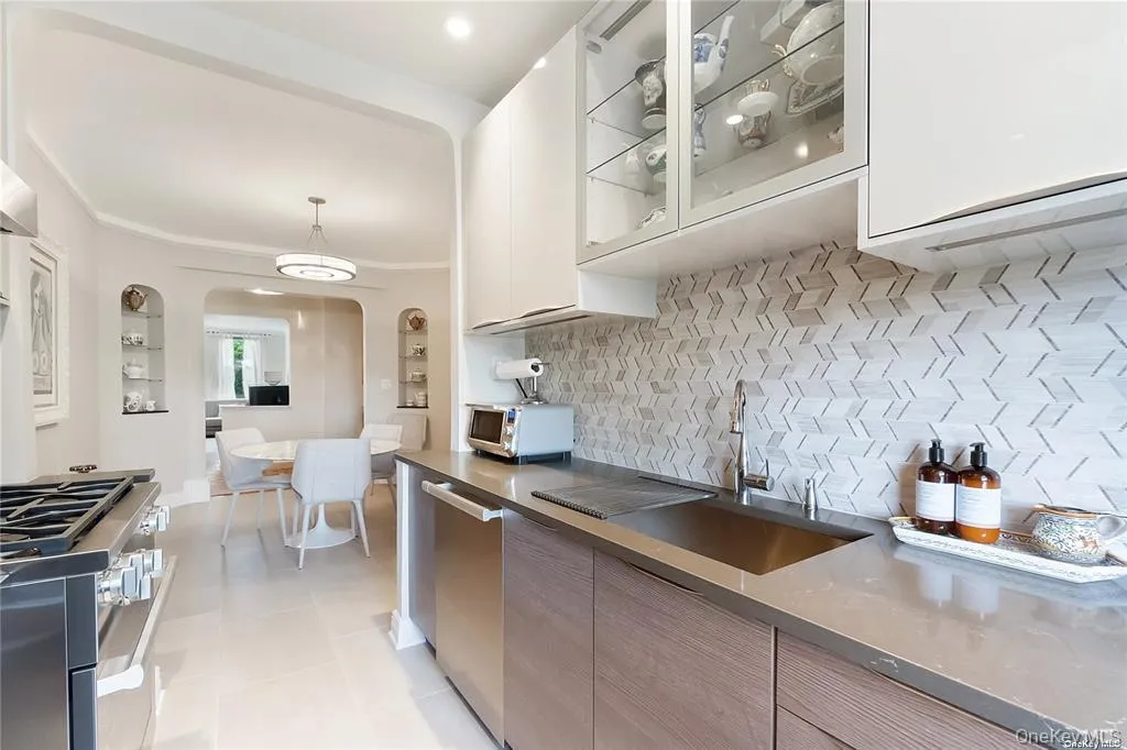 84-51 Beverly Road, New York, NY, 1 Bedroom Bedrooms, 4 Rooms Rooms,1 BathroomBathrooms,Residential,For Rent,Beverly,0,1025864 84-51 Beverly Road, New York, NY, 1 Bedroom Bedrooms, 4 Rooms Rooms,1 BathroomBathrooms,Residential,For Rent,Beverly,0,1025864