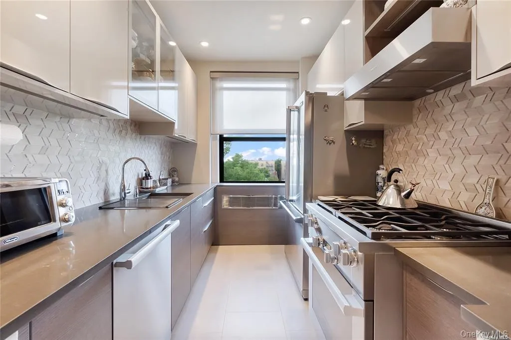 84-51 Beverly Road, New York, NY, 1 Bedroom Bedrooms, 4 Rooms Rooms,1 BathroomBathrooms,Residential,For Rent,Beverly,0,1025864 84-51 Beverly Road, New York, NY, 1 Bedroom Bedrooms, 4 Rooms Rooms,1 BathroomBathrooms,Residential,For Rent,Beverly,0,1025864