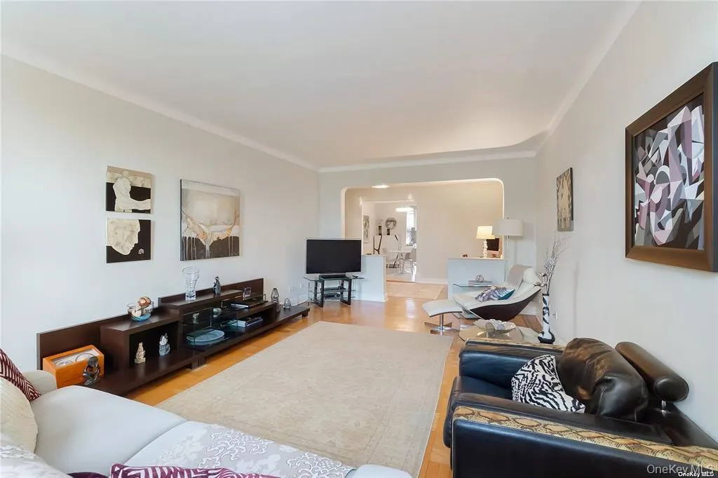 84-51 Beverly Road, New York, NY, 1 Bedroom Bedrooms, 4 Rooms Rooms,1 BathroomBathrooms,Residential,For Rent,Beverly,0,1025864 84-51 Beverly Road, New York, NY, 1 Bedroom Bedrooms, 4 Rooms Rooms,1 BathroomBathrooms,Residential,For Rent,Beverly,0,1025864