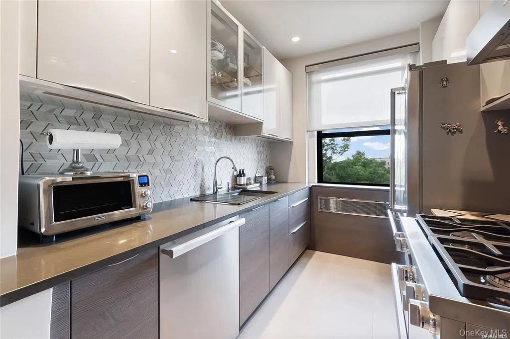 84-51 Beverly Road, New York, NY, 1 Bedroom Bedrooms, 4 Rooms Rooms,1 BathroomBathrooms,Residential,For Rent,Beverly,0,1025864 84-51 Beverly Road, New York, NY, 1 Bedroom Bedrooms, 4 Rooms Rooms,1 BathroomBathrooms,Residential,For Rent,Beverly,0,1025864