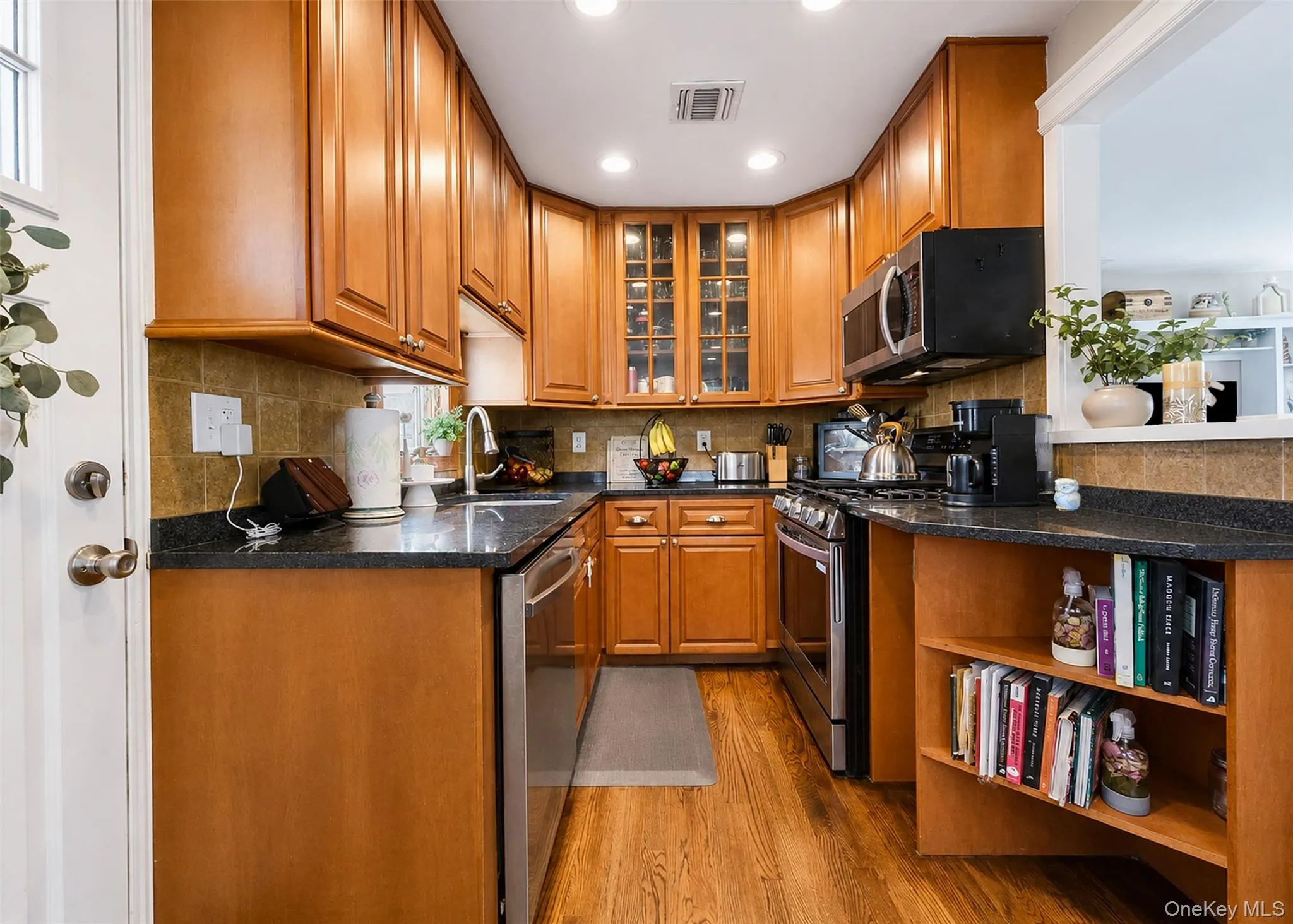 8 Harrison Street, Brookhaven, NY, 3 Bedrooms Bedrooms, 5 Rooms Rooms,1 BathroomBathrooms,Residential,For Rent,Harrison,0,1025868 8 Harrison Street, Brookhaven, NY, 3 Bedrooms Bedrooms, 5 Rooms Rooms,1 BathroomBathrooms,Residential,For Rent,Harrison,0,1025868