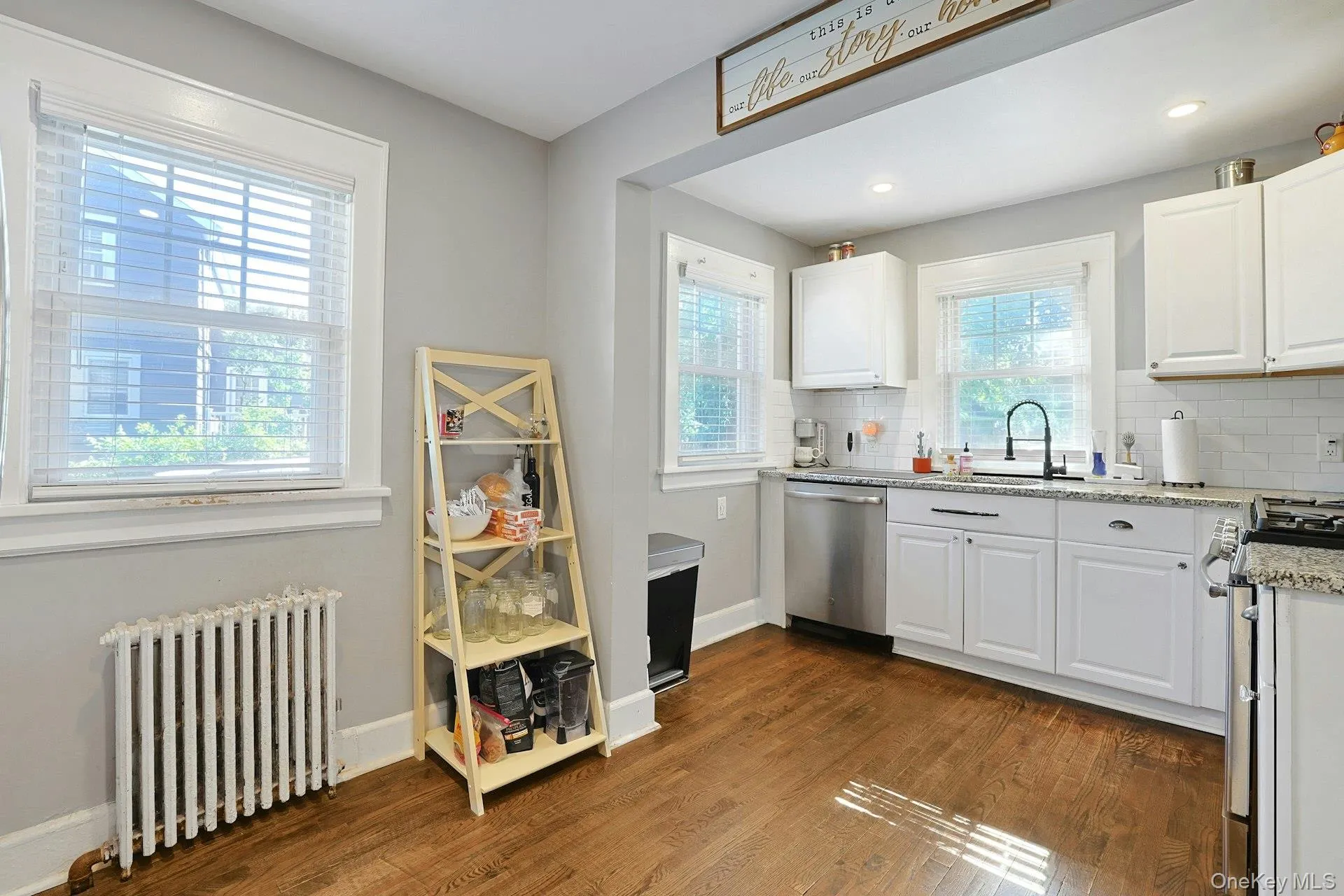 54 Burnside Avenue, Clarkstown, NY, 2 Bedrooms Bedrooms, 8 Rooms Rooms,1 BathroomBathrooms,Residential,For Rent,Burnside,0,1025873 54 Burnside Avenue, Clarkstown, NY, 2 Bedrooms Bedrooms, 8 Rooms Rooms,1 BathroomBathrooms,Residential,For Rent,Burnside,0,1025873