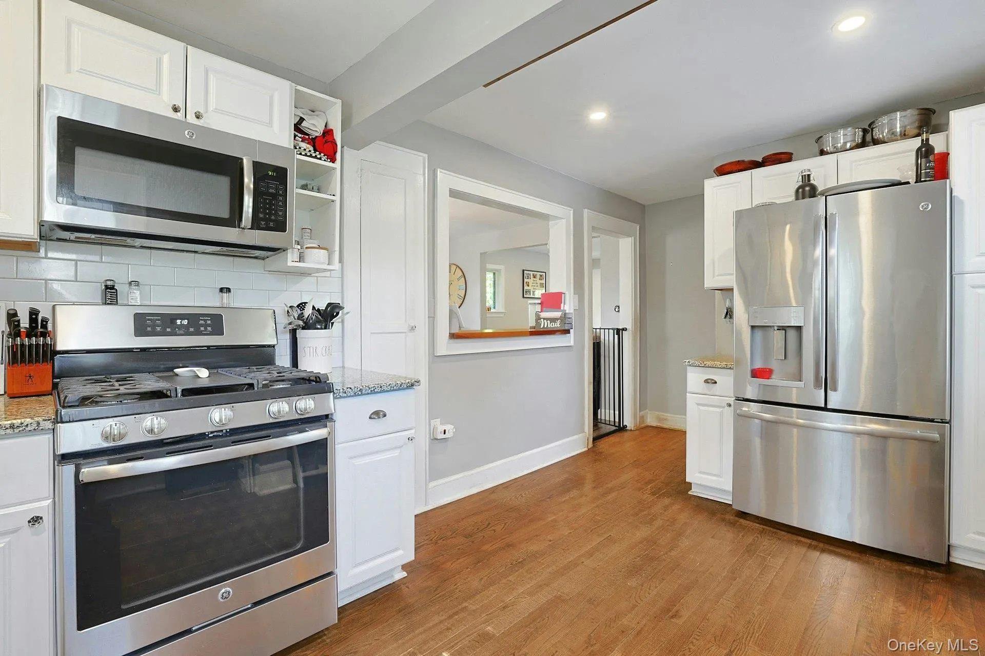 54 Burnside Avenue, Clarkstown, NY, 2 Bedrooms Bedrooms, 8 Rooms Rooms,1 BathroomBathrooms,Residential,For Rent,Burnside,0,1025873 54 Burnside Avenue, Clarkstown, NY, 2 Bedrooms Bedrooms, 8 Rooms Rooms,1 BathroomBathrooms,Residential,For Rent,Burnside,0,1025873