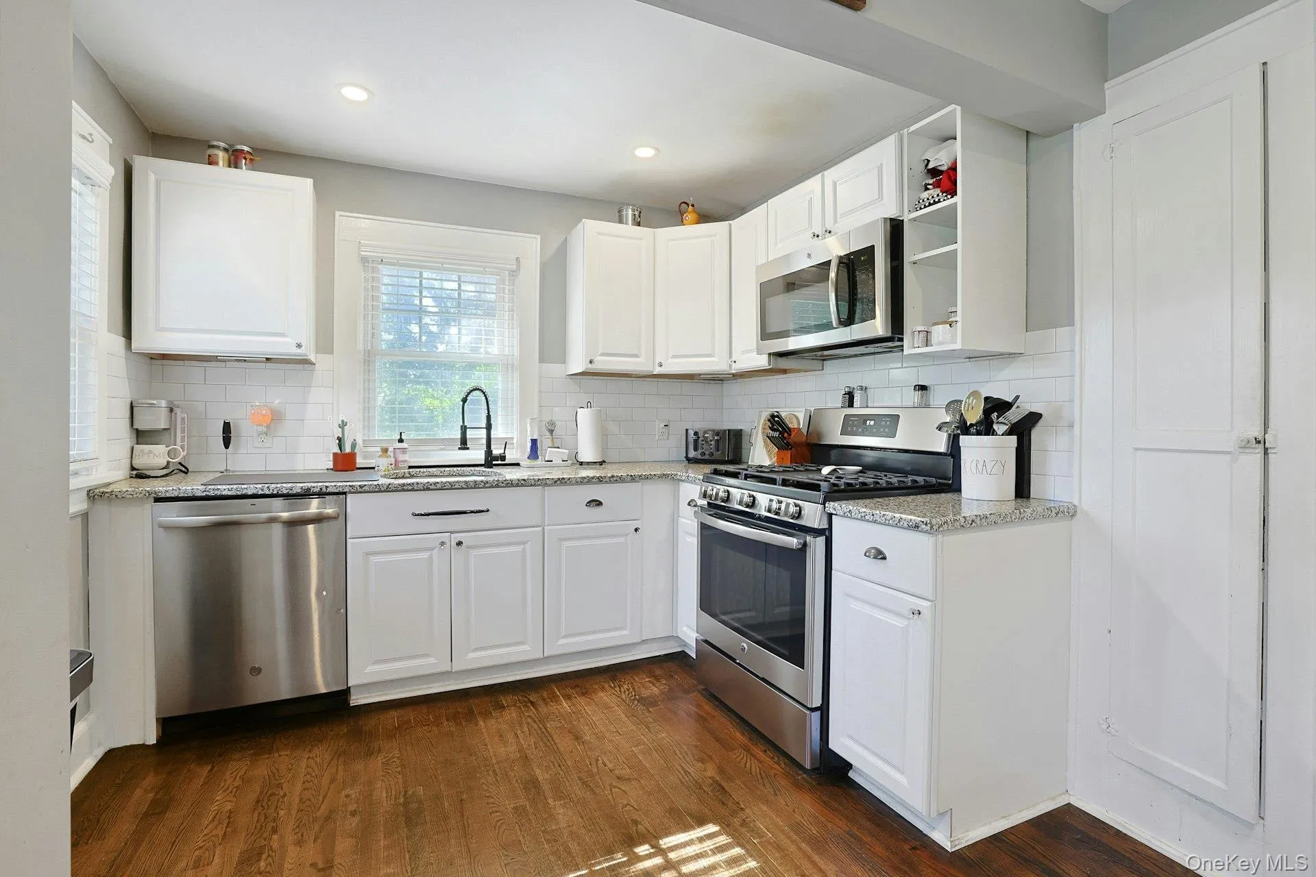 54 Burnside Avenue, Clarkstown, NY, 2 Bedrooms Bedrooms, 8 Rooms Rooms,1 BathroomBathrooms,Residential,For Rent,Burnside,0,1025873 54 Burnside Avenue, Clarkstown, NY, 2 Bedrooms Bedrooms, 8 Rooms Rooms,1 BathroomBathrooms,Residential,For Rent,Burnside,0,1025873
