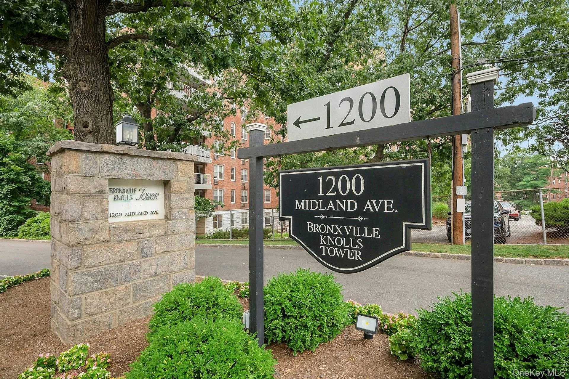 Bronxville Knolls Tower, ideally located near shopping, dining, transportation, and major parkways. Bronxville Knolls Tower, ideally located near shopping, dining, transportation, and major parkways.