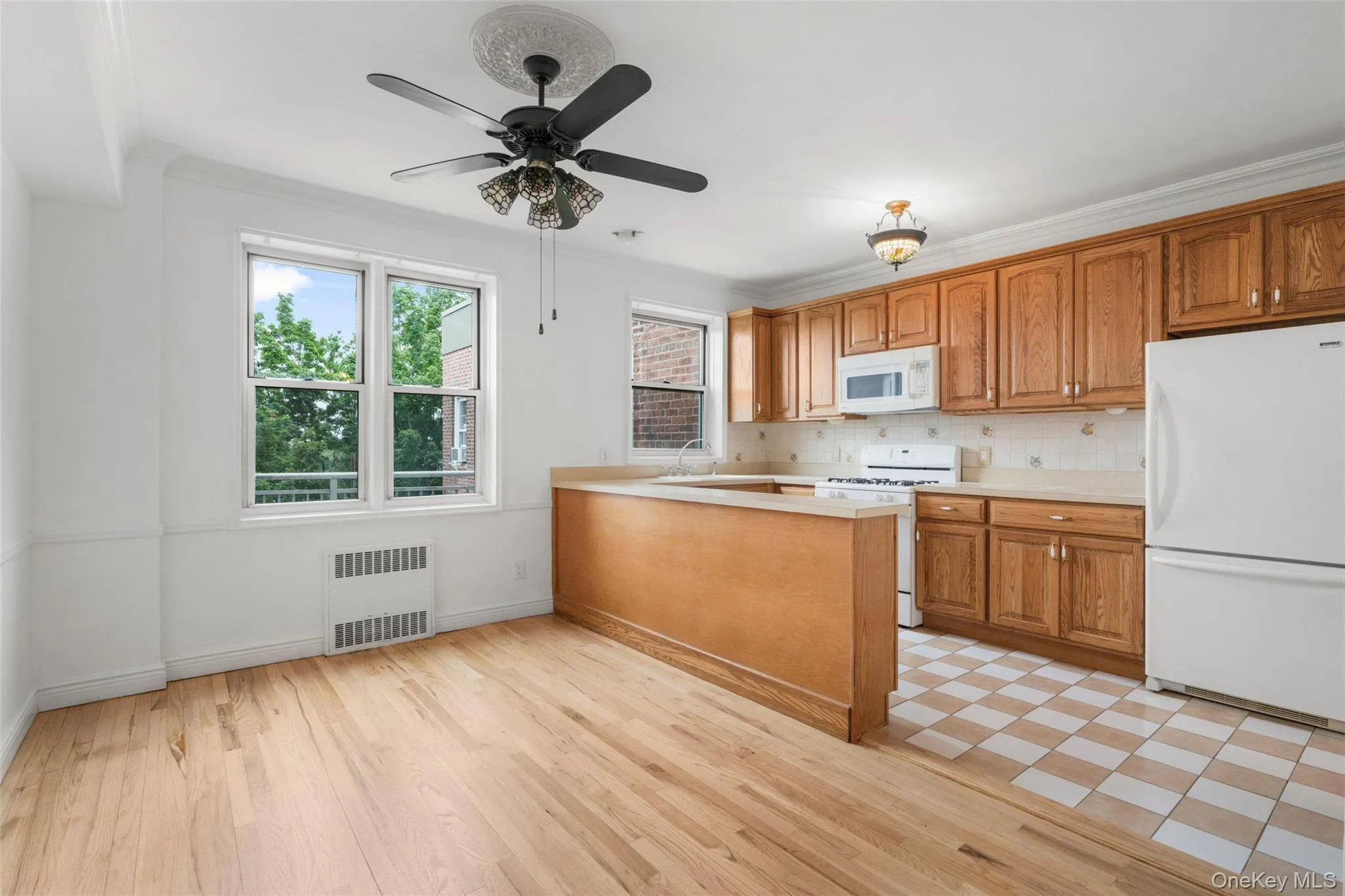 South-facing windows and all open to dining space. South-facing windows and all open to dining space.