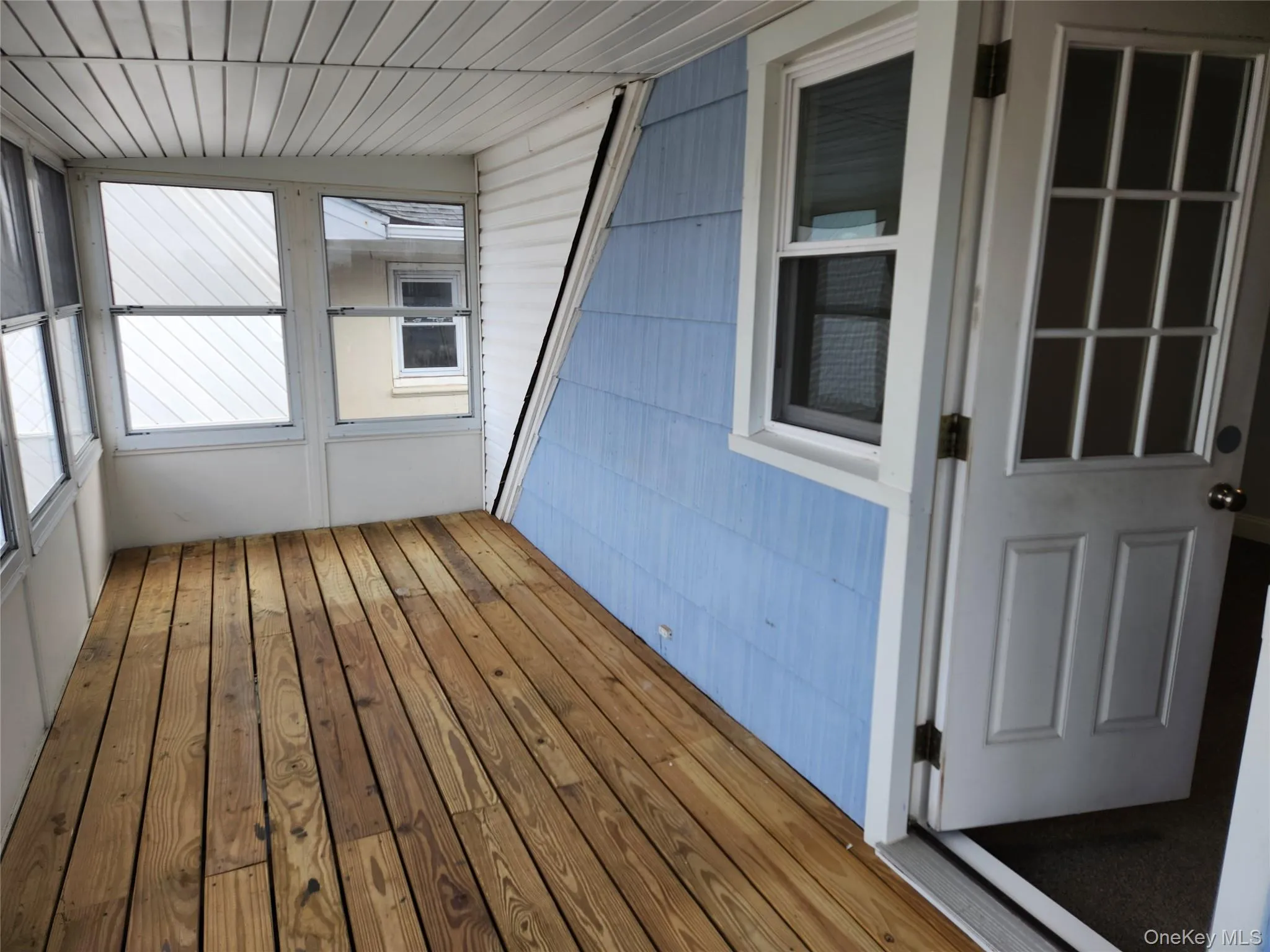 Unfurnished Not Heated Sun / Bonus Area. Unfurnished Not Heated Sun / Bonus Area.