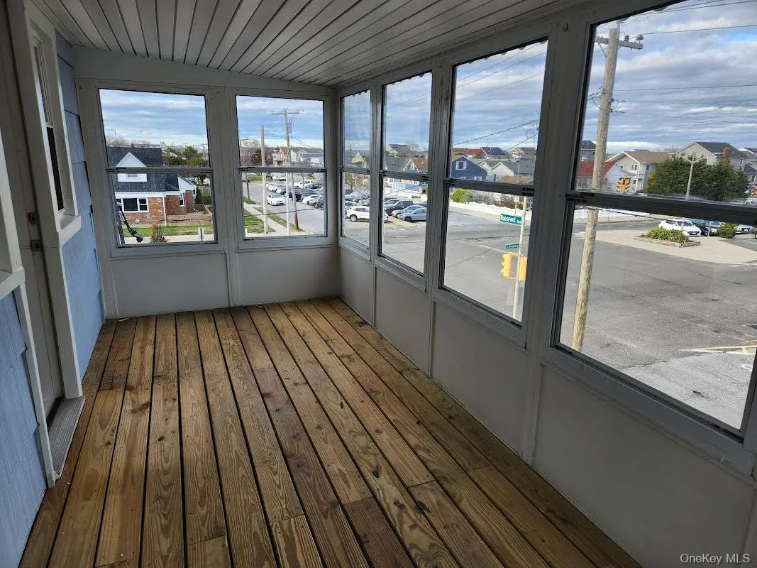 Unfurnished Not Heated Sun / Bonus Area. Unfurnished Not Heated Sun / Bonus Area.
