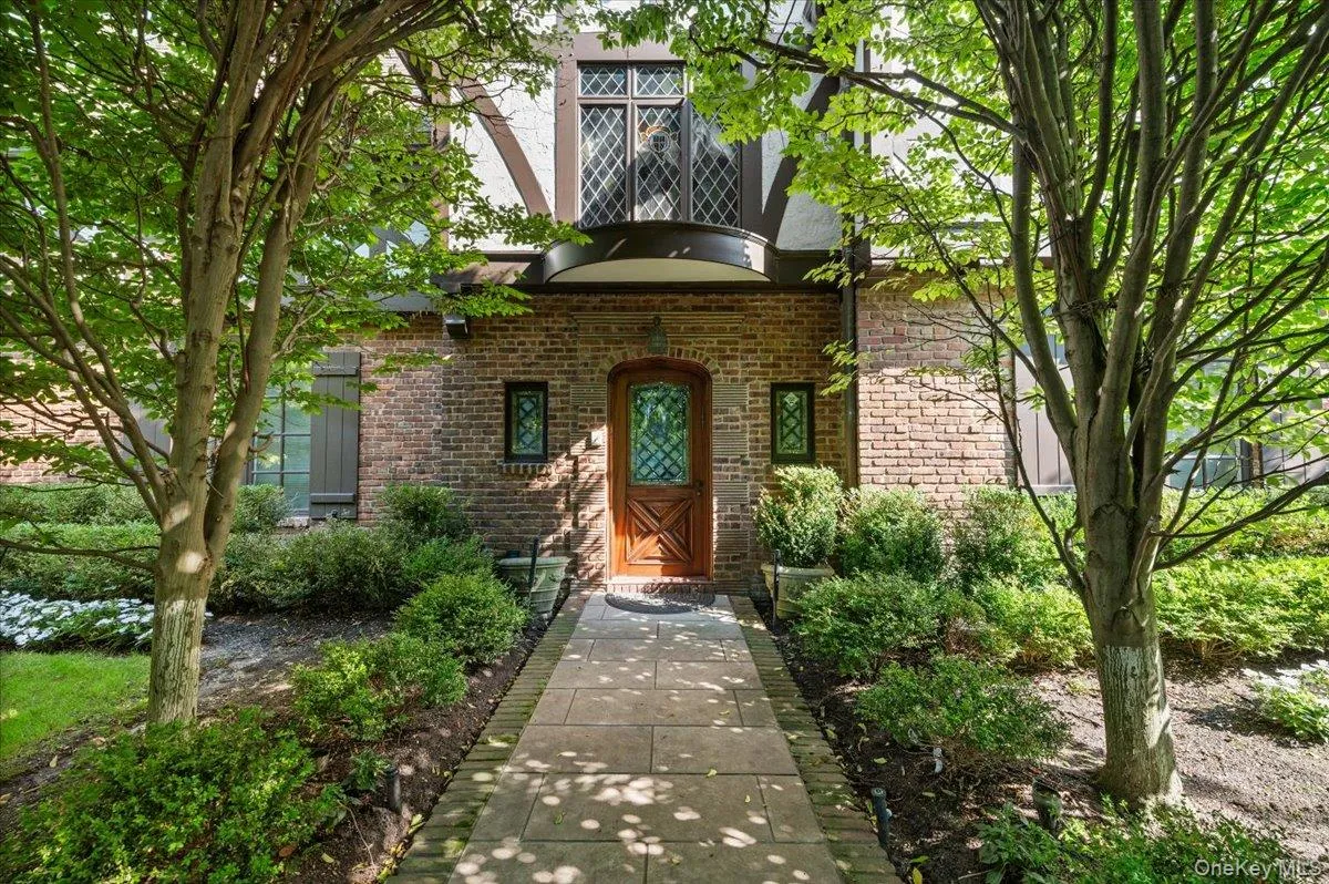 17 Sutton Place, Hempstead, NY, 8 Bedrooms Bedrooms, 19 Rooms Rooms,9 BathroomsBathrooms,Residential,For Rent,Sutton,0,1025922 17 Sutton Place, Hempstead, NY, 8 Bedrooms Bedrooms, 19 Rooms Rooms,9 BathroomsBathrooms,Residential,For Rent,Sutton,0,1025922
