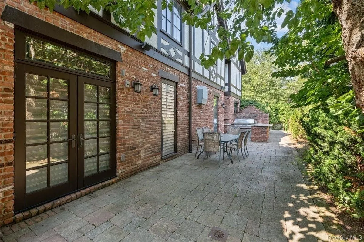 17 Sutton Place, Hempstead, NY, 8 Bedrooms Bedrooms, 19 Rooms Rooms,9 BathroomsBathrooms,Residential,For Rent,Sutton,0,1025922 17 Sutton Place, Hempstead, NY, 8 Bedrooms Bedrooms, 19 Rooms Rooms,9 BathroomsBathrooms,Residential,For Rent,Sutton,0,1025922