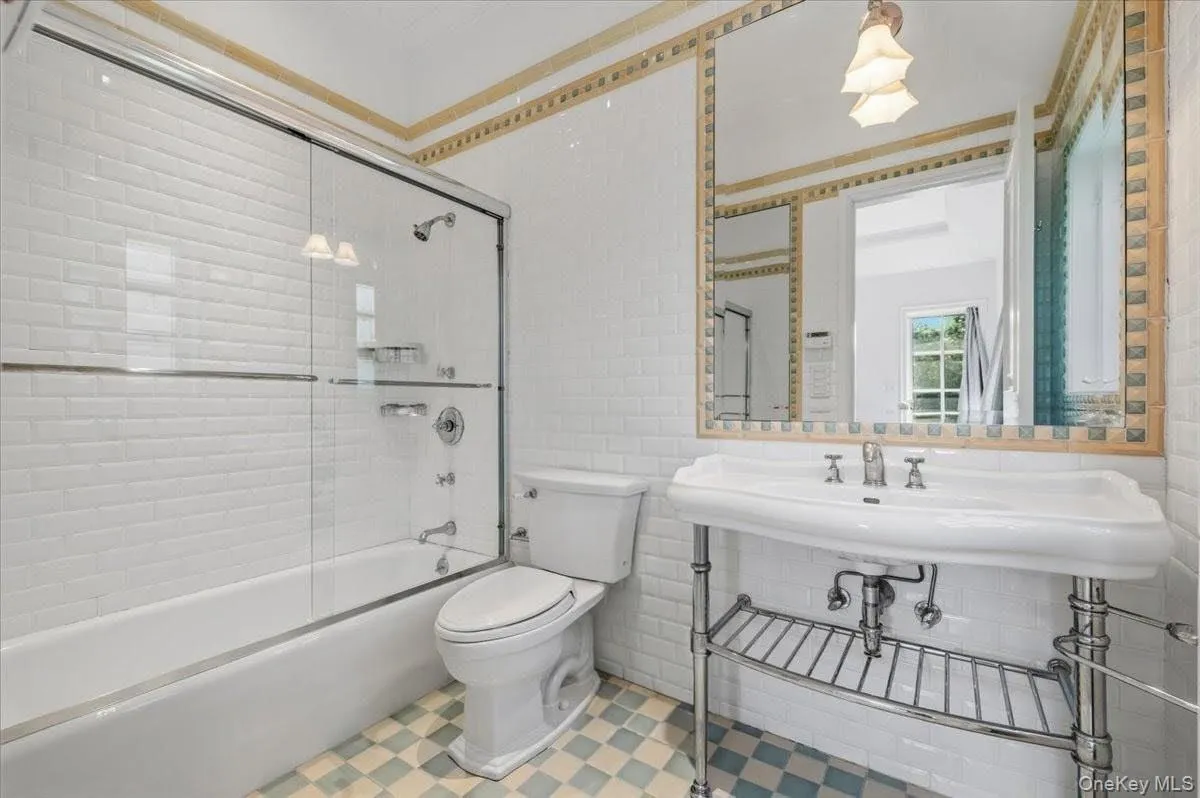 17 Sutton Place, Hempstead, NY, 8 Bedrooms Bedrooms, 19 Rooms Rooms,9 BathroomsBathrooms,Residential,For Rent,Sutton,0,1025922 17 Sutton Place, Hempstead, NY, 8 Bedrooms Bedrooms, 19 Rooms Rooms,9 BathroomsBathrooms,Residential,For Rent,Sutton,0,1025922