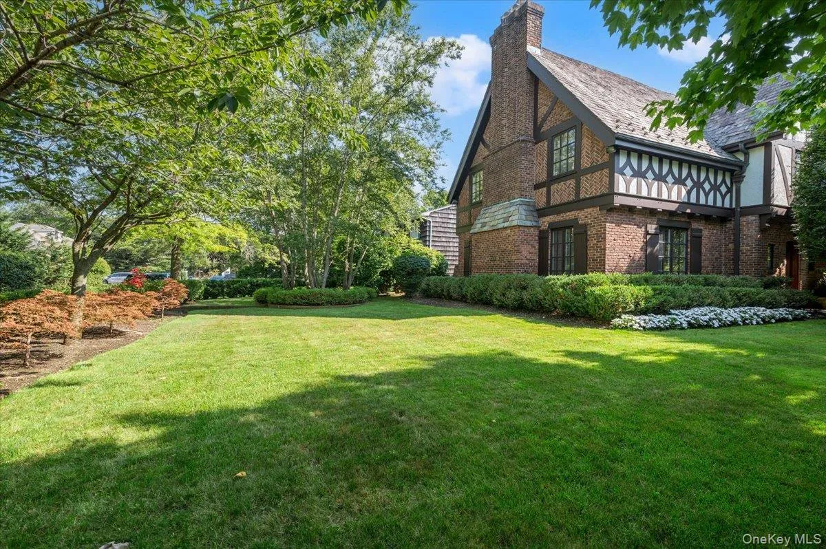 17 Sutton Place, Hempstead, NY, 8 Bedrooms Bedrooms, 19 Rooms Rooms,9 BathroomsBathrooms,Residential,For Rent,Sutton,0,1025922 17 Sutton Place, Hempstead, NY, 8 Bedrooms Bedrooms, 19 Rooms Rooms,9 BathroomsBathrooms,Residential,For Rent,Sutton,0,1025922