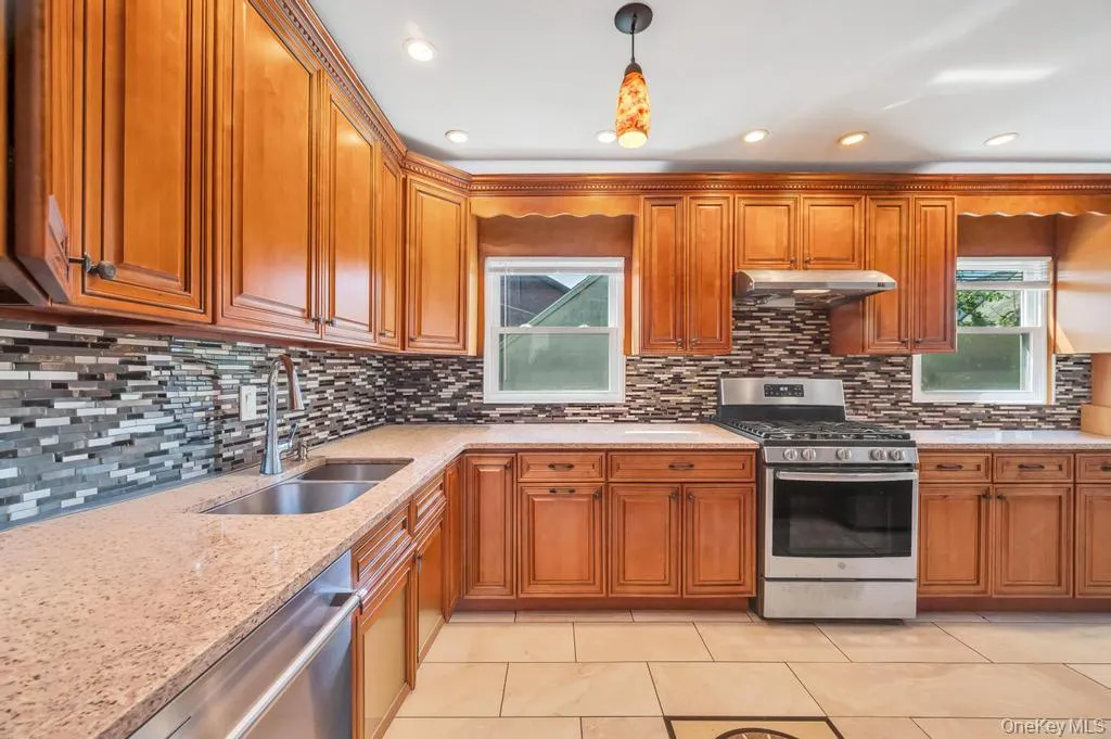 8726 249th Street, New York, NY, 3 Bedrooms Bedrooms, 6 Rooms Rooms,2 BathroomsBathrooms,Residential,For Rent,249th,0,1025925 8726 249th Street, New York, NY, 3 Bedrooms Bedrooms, 6 Rooms Rooms,2 BathroomsBathrooms,Residential,For Rent,249th,0,1025925