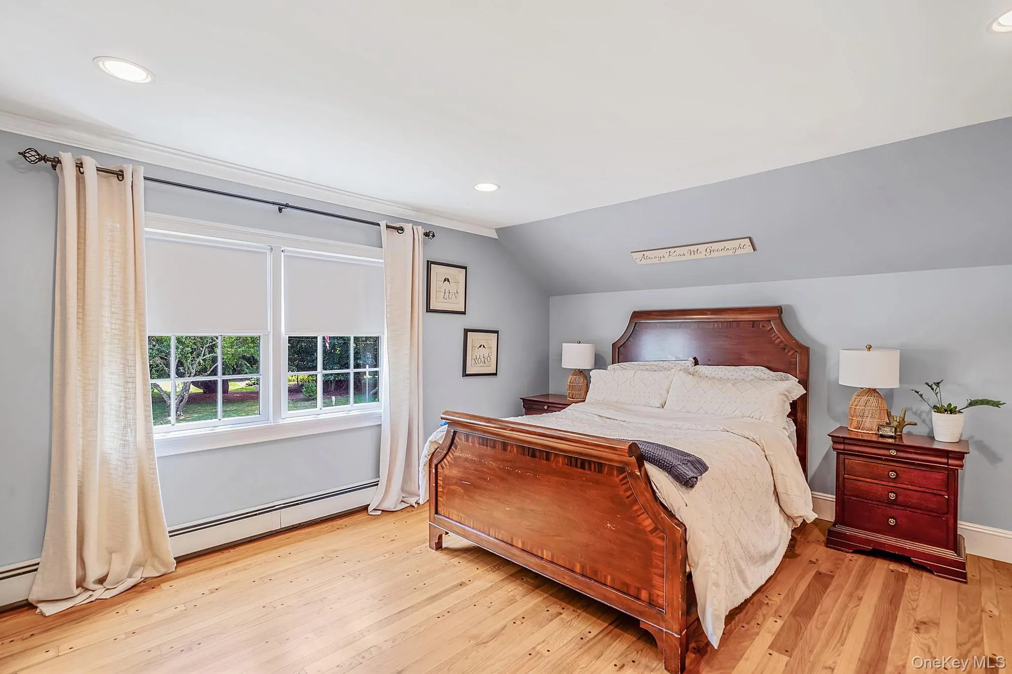 Primary En-Suite, HW Floors, Large Closet, Full Bath, Walk In Closet Primary En-Suite, HW Floors, Large Closet, Full Bath, Walk In Closet
