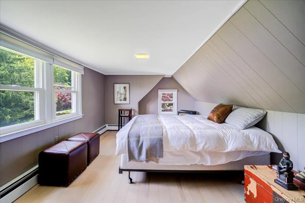 Third bedroom - upstairs Third bedroom - upstairs