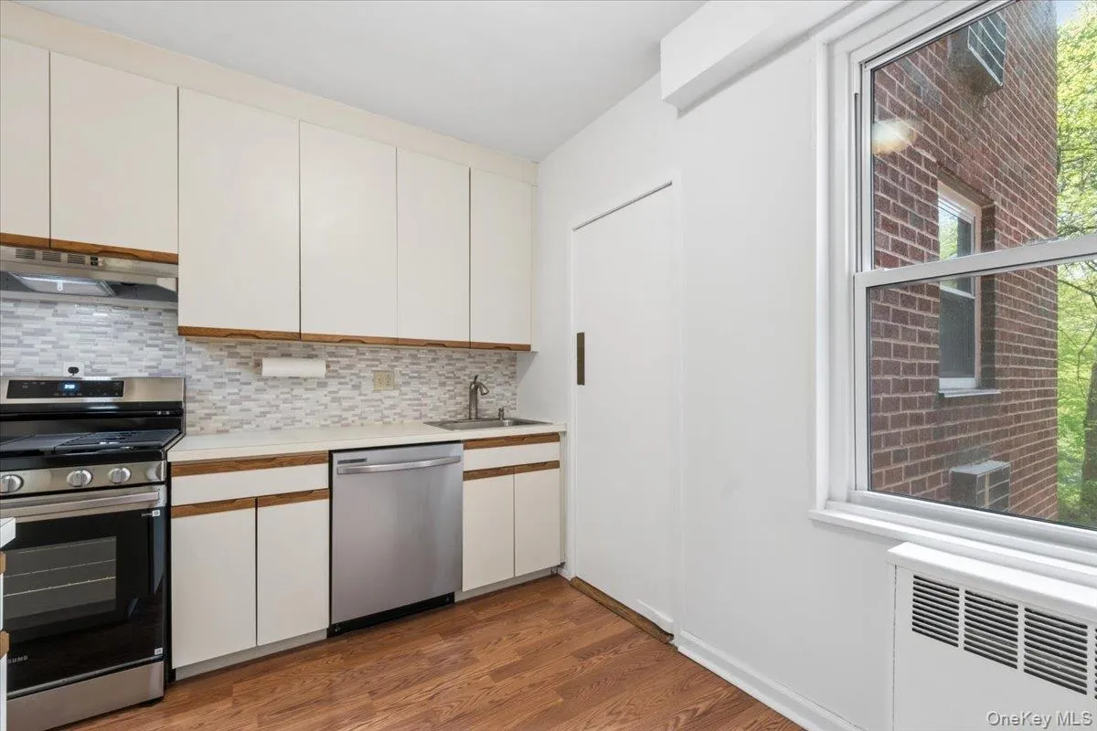 281 Garth Road, Eastchester, NY, 2 Bedrooms Bedrooms, 6 Rooms Rooms,2 BathroomsBathrooms,Residential Lease,For Rent,Garth,0,1025942 281 Garth Road, Eastchester, NY, 2 Bedrooms Bedrooms, 6 Rooms Rooms,2 BathroomsBathrooms,Residential Lease,For Rent,Garth,0,1025942