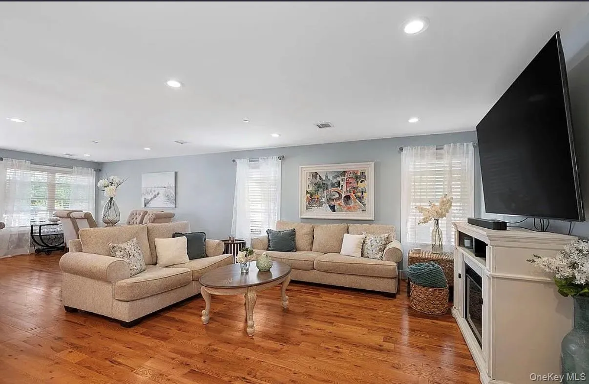 28 Sagamore Road, Hempstead, NY, 3 Bedrooms Bedrooms, 6 Rooms Rooms,2 BathroomsBathrooms,Residential,For Rent,Sagamore,0,1025955 28 Sagamore Road, Hempstead, NY, 3 Bedrooms Bedrooms, 6 Rooms Rooms,2 BathroomsBathrooms,Residential,For Rent,Sagamore,0,1025955