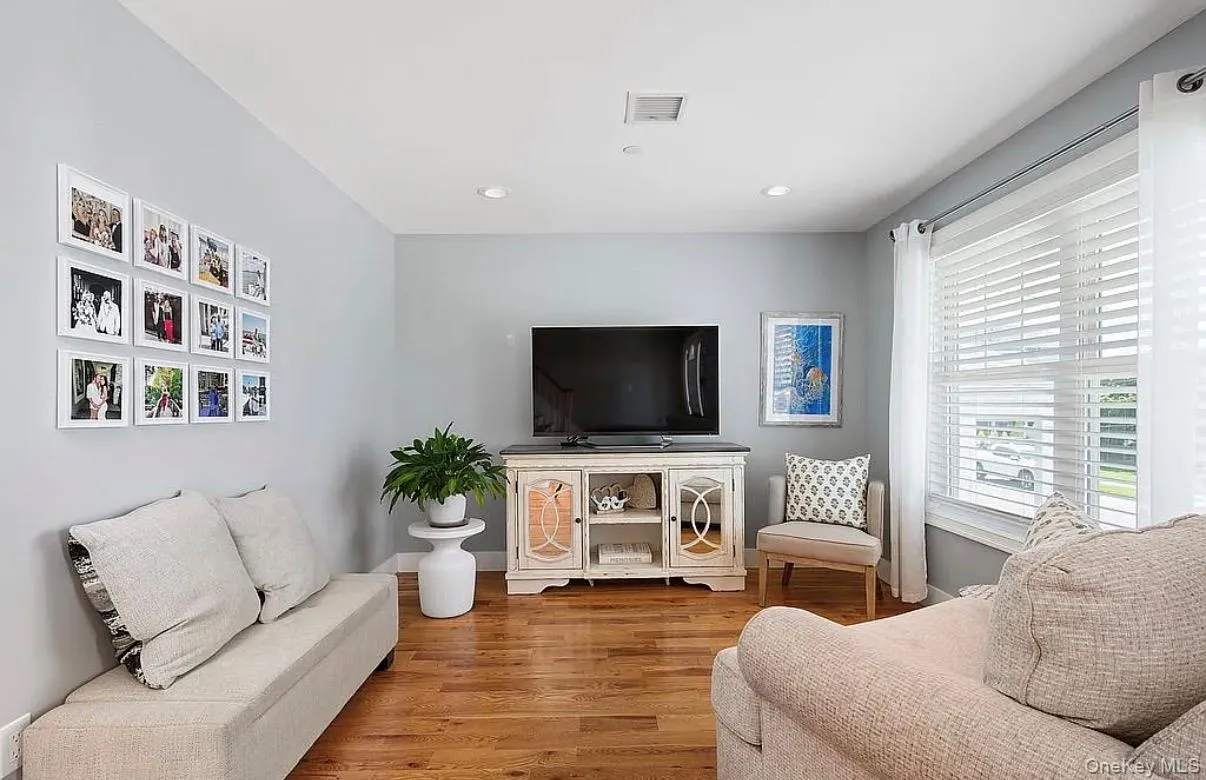 28 Sagamore Road, Hempstead, NY, 3 Bedrooms Bedrooms, 6 Rooms Rooms,2 BathroomsBathrooms,Residential,For Rent,Sagamore,0,1025955 28 Sagamore Road, Hempstead, NY, 3 Bedrooms Bedrooms, 6 Rooms Rooms,2 BathroomsBathrooms,Residential,For Rent,Sagamore,0,1025955