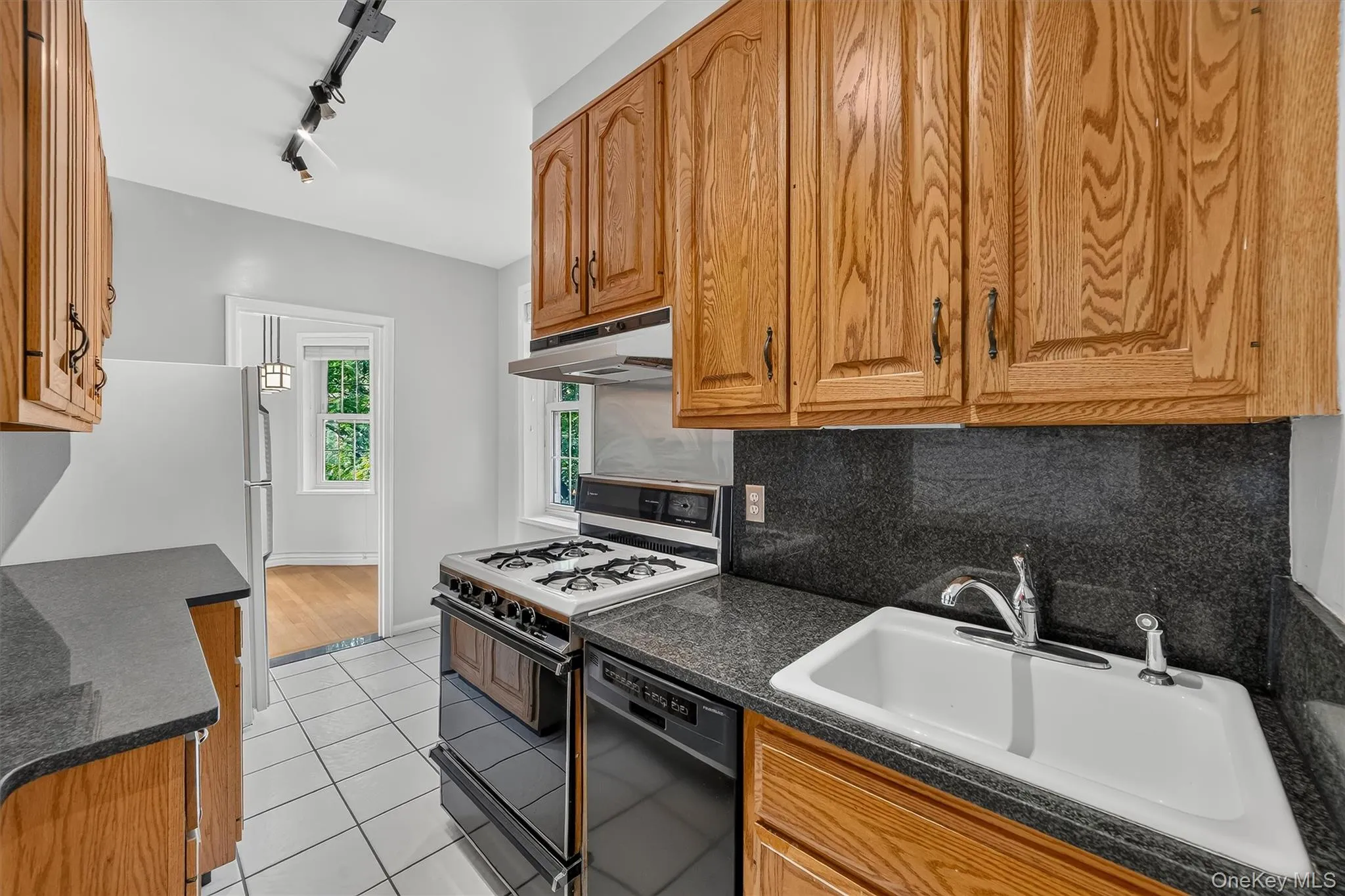 949 Palmer Road, Yonkers, NY, 1 Bedroom Bedrooms, 4 Rooms Rooms,1 BathroomBathrooms,Residential,For Rent,Palmer,0,1025960 949 Palmer Road, Yonkers, NY, 1 Bedroom Bedrooms, 4 Rooms Rooms,1 BathroomBathrooms,Residential,For Rent,Palmer,0,1025960