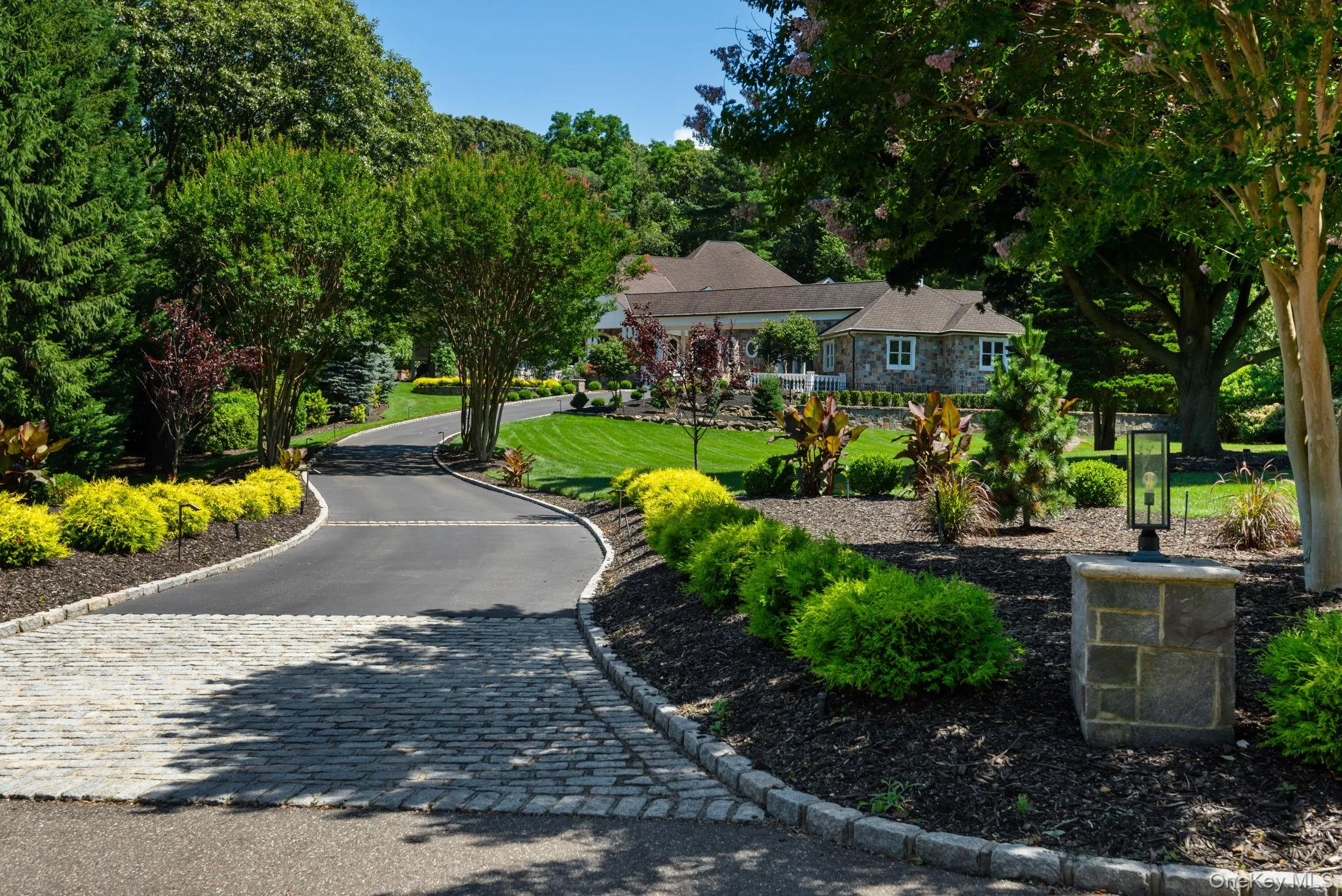 25 Marions Lane, Huntington, NY, 4 Bedrooms Bedrooms, 16 Rooms Rooms,3 BathroomsBathrooms,Residential,For Rent,Marions,0,1025980 25 Marions Lane, Huntington, NY, 4 Bedrooms Bedrooms, 16 Rooms Rooms,3 BathroomsBathrooms,Residential,For Rent,Marions,0,1025980