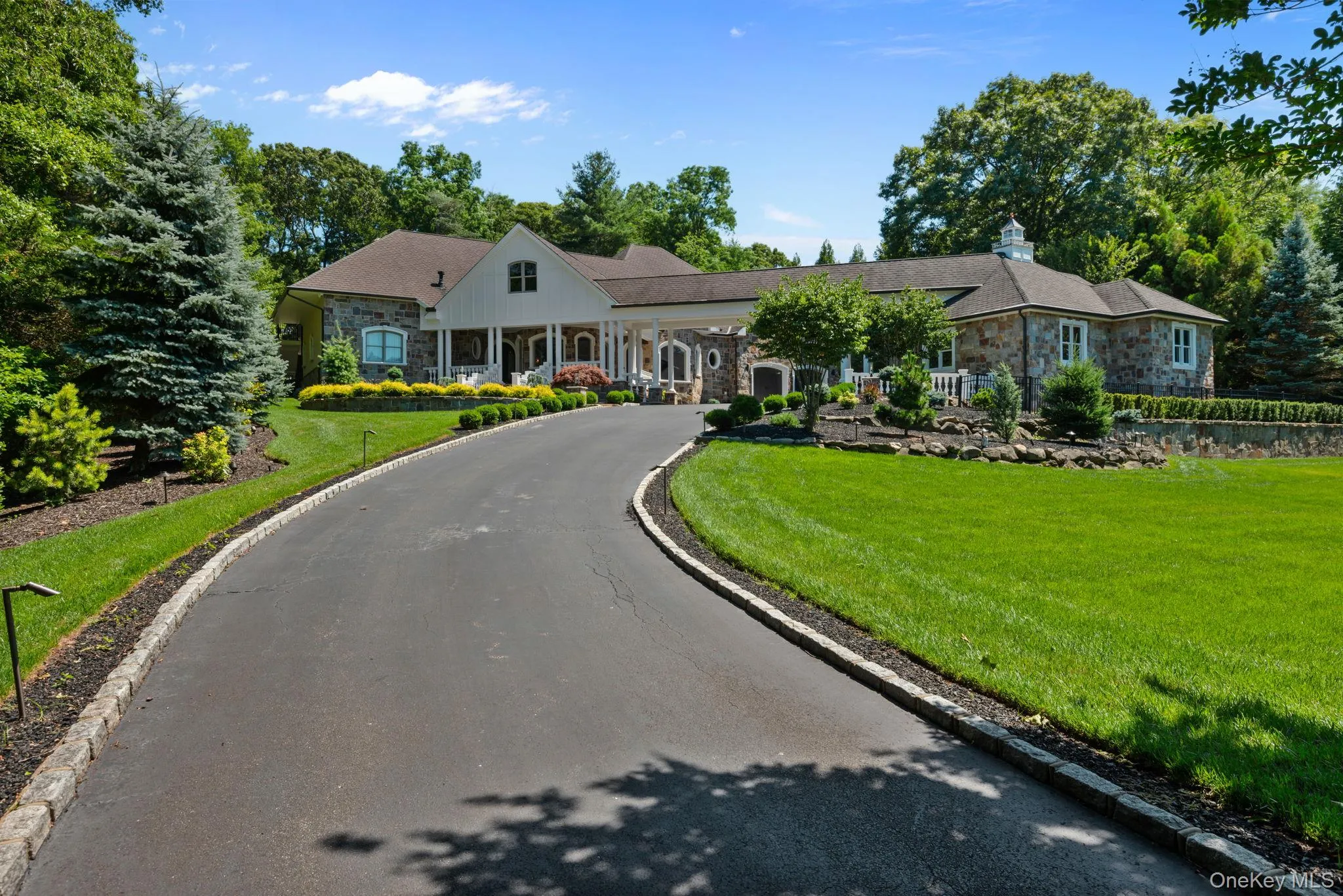 25 Marions Lane, Huntington, NY, 4 Bedrooms Bedrooms, 16 Rooms Rooms,3 BathroomsBathrooms,Residential,For Rent,Marions,0,1025980 25 Marions Lane, Huntington, NY, 4 Bedrooms Bedrooms, 16 Rooms Rooms,3 BathroomsBathrooms,Residential,For Rent,Marions,0,1025980