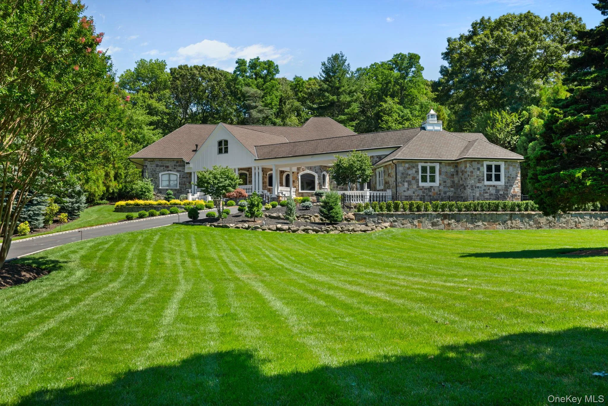 25 Marions Lane, Huntington, NY, 4 Bedrooms Bedrooms, 16 Rooms Rooms,3 BathroomsBathrooms,Residential,For Rent,Marions,0,1025980 25 Marions Lane, Huntington, NY, 4 Bedrooms Bedrooms, 16 Rooms Rooms,3 BathroomsBathrooms,Residential,For Rent,Marions,0,1025980