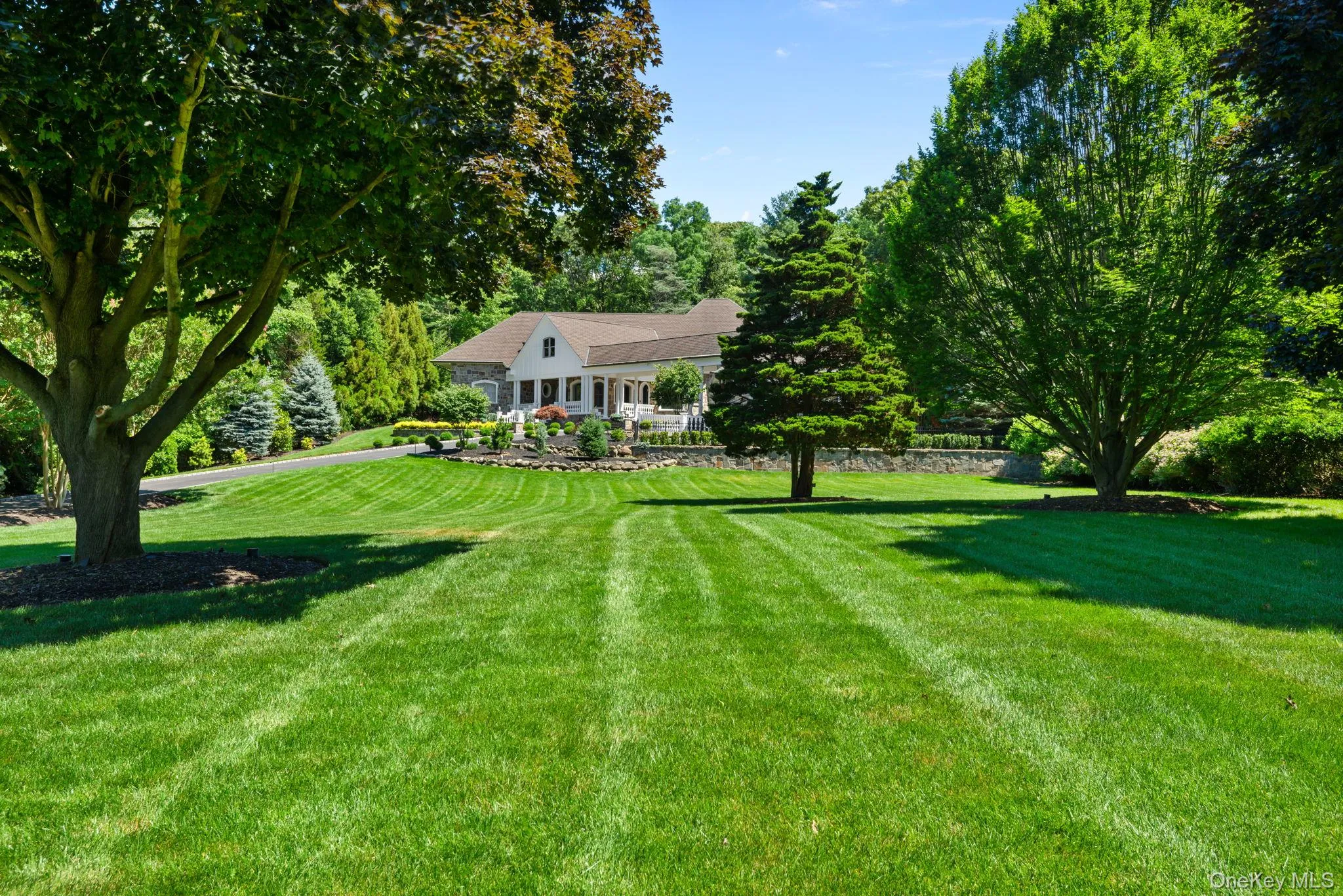 25 Marions Lane, Huntington, NY, 4 Bedrooms Bedrooms, 16 Rooms Rooms,3 BathroomsBathrooms,Residential,For Rent,Marions,0,1025980 25 Marions Lane, Huntington, NY, 4 Bedrooms Bedrooms, 16 Rooms Rooms,3 BathroomsBathrooms,Residential,For Rent,Marions,0,1025980