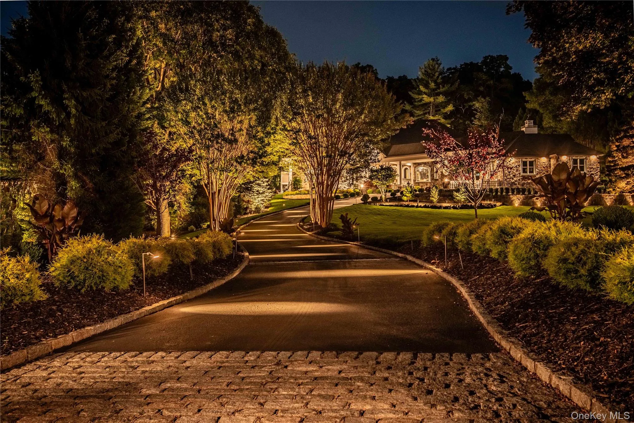 25 Marions Lane, Huntington, NY, 4 Bedrooms Bedrooms, 16 Rooms Rooms,3 BathroomsBathrooms,Residential,For Rent,Marions,0,1025980 25 Marions Lane, Huntington, NY, 4 Bedrooms Bedrooms, 16 Rooms Rooms,3 BathroomsBathrooms,Residential,For Rent,Marions,0,1025980