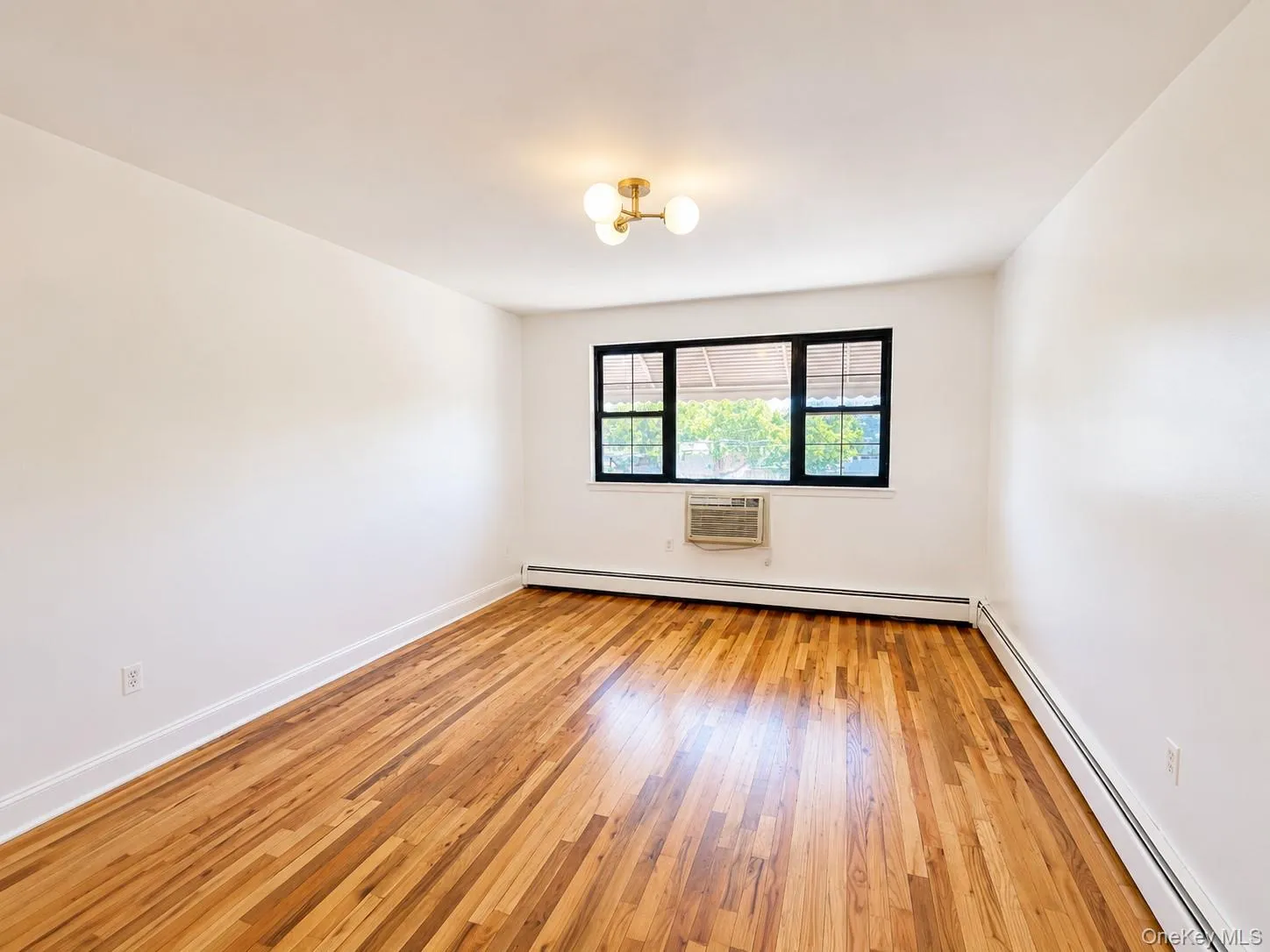 533 Soundview Avenue, New York, NY, 3 Bedrooms Bedrooms, 7 Rooms Rooms,1 BathroomBathrooms,Residential Lease,For Rent,Soundview,0,1025991 533 Soundview Avenue, New York, NY, 3 Bedrooms Bedrooms, 7 Rooms Rooms,1 BathroomBathrooms,Residential Lease,For Rent,Soundview,0,1025991