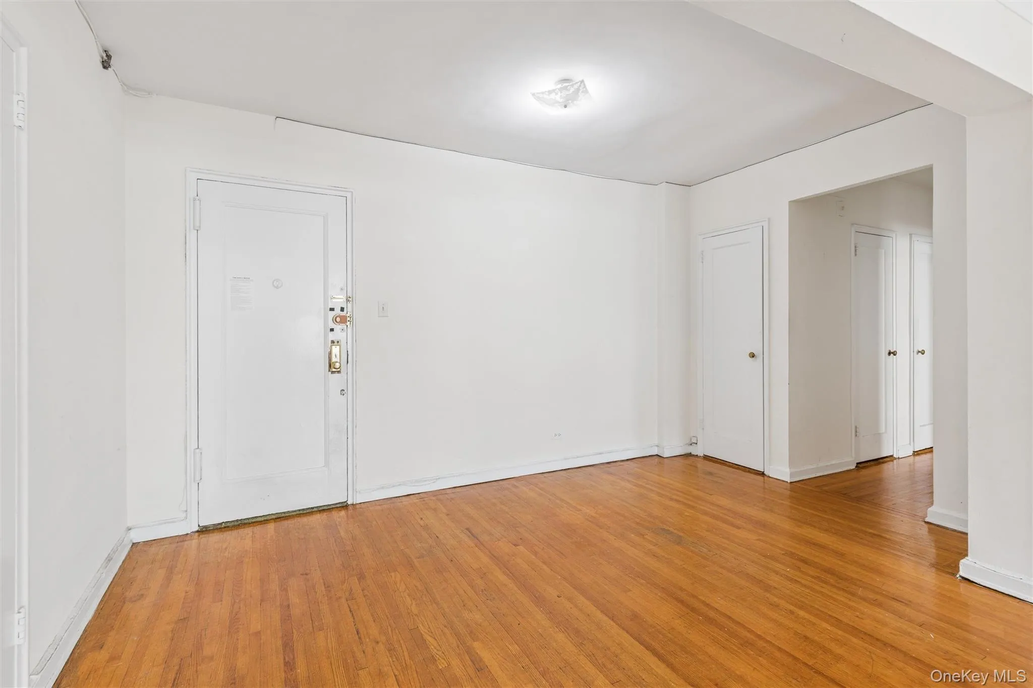 Gracious Foyer for home office or dining! Gracious Foyer for home office or dining!