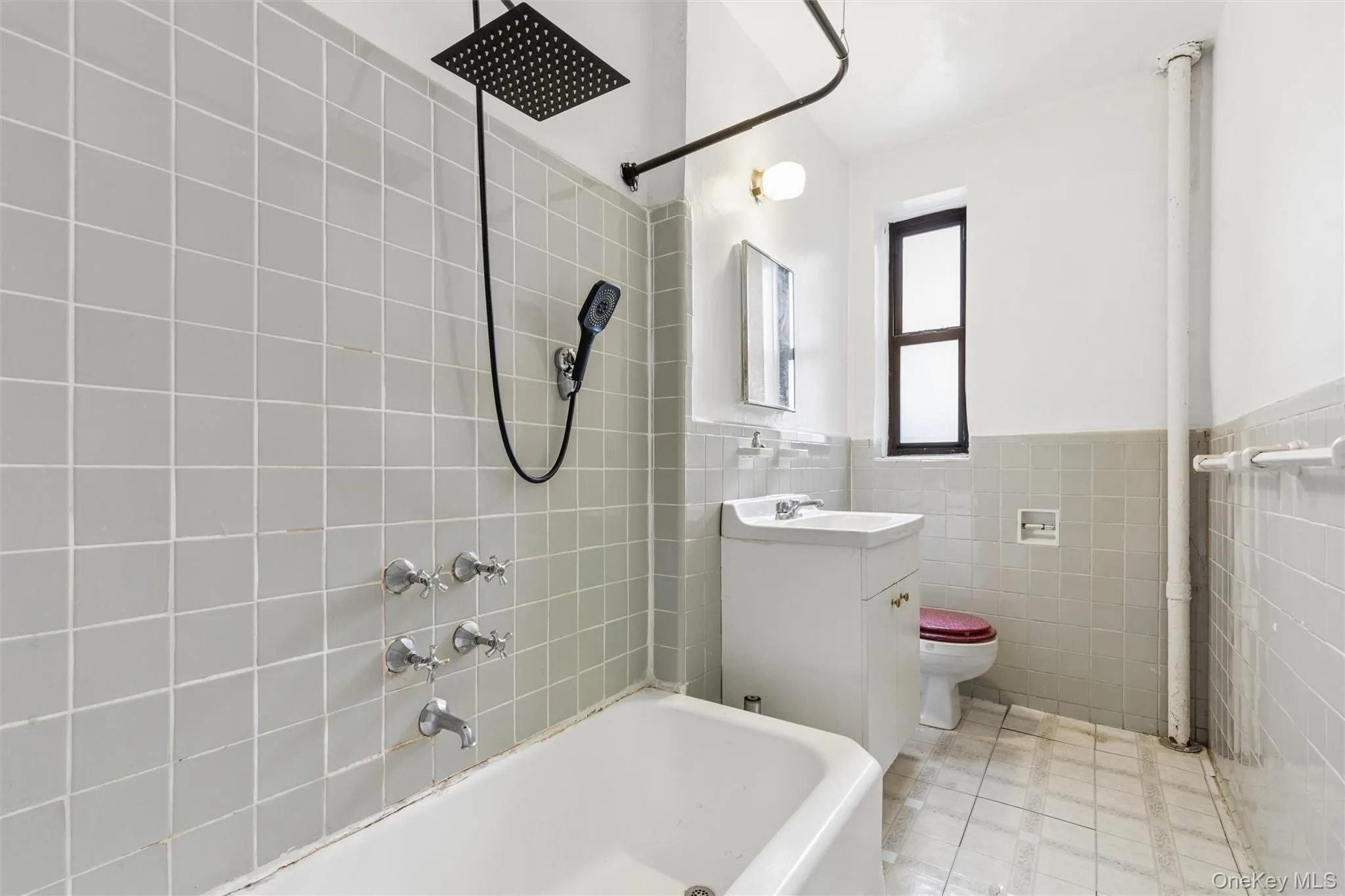 Windowed Bath Windowed Bath