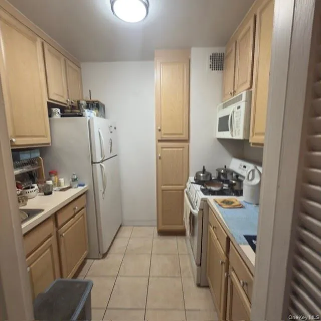 665 Thwaites Place, New York, NY, 2 Rooms Rooms,1 BathroomBathrooms,Residential,For Rent,Thwaites,0,1026007 665 Thwaites Place, New York, NY, 2 Rooms Rooms,1 BathroomBathrooms,Residential,For Rent,Thwaites,0,1026007