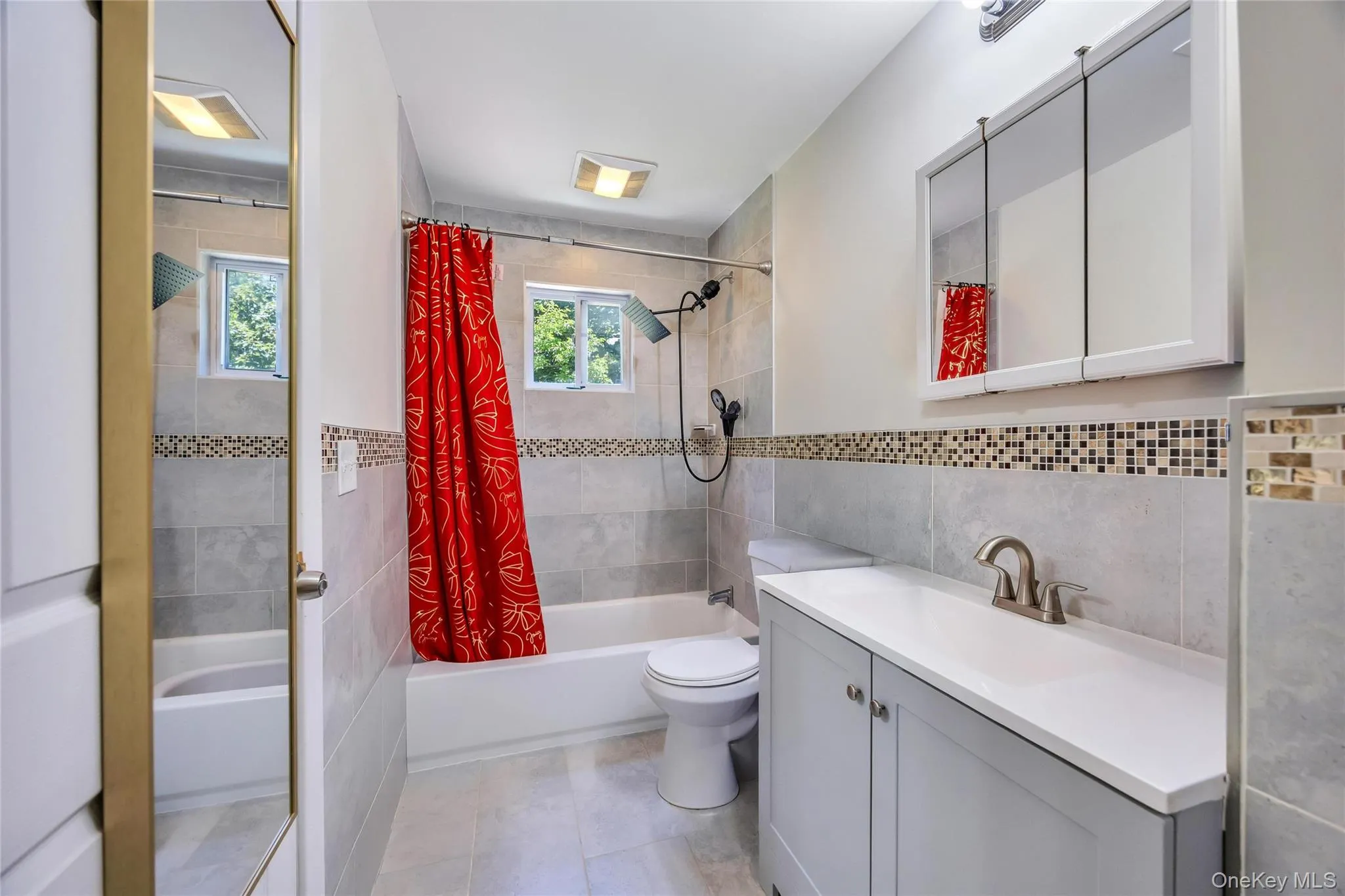 71 Penn Street, Brookhaven, NY, 6 Bedrooms Bedrooms, 9 Rooms Rooms,3 BathroomsBathrooms,Residential,For Rent,Penn,0,1026021 71 Penn Street, Brookhaven, NY, 6 Bedrooms Bedrooms, 9 Rooms Rooms,3 BathroomsBathrooms,Residential,For Rent,Penn,0,1026021