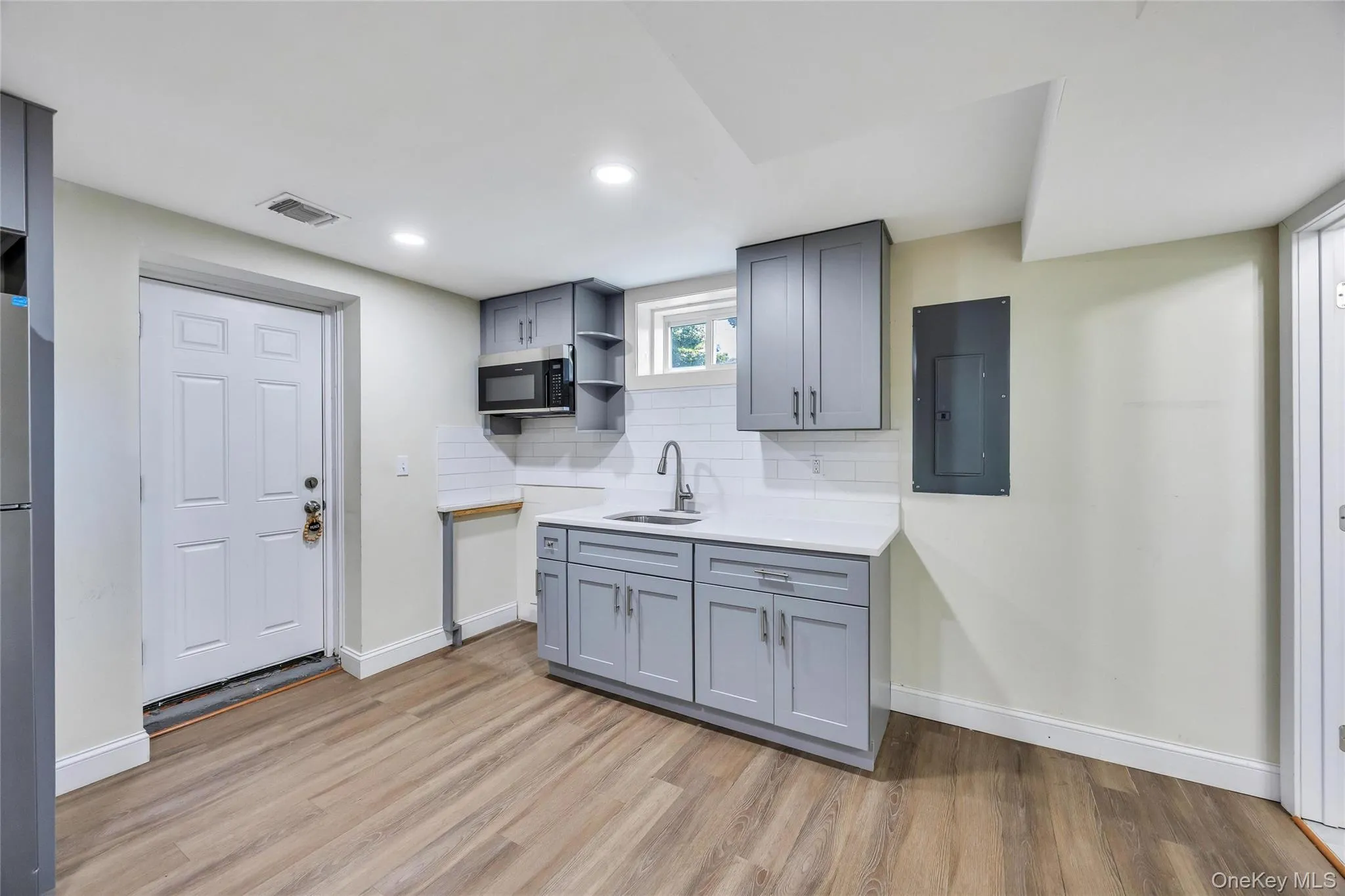 71 Penn Street, Brookhaven, NY, 6 Bedrooms Bedrooms, 9 Rooms Rooms,3 BathroomsBathrooms,Residential,For Rent,Penn,0,1026021 71 Penn Street, Brookhaven, NY, 6 Bedrooms Bedrooms, 9 Rooms Rooms,3 BathroomsBathrooms,Residential,For Rent,Penn,0,1026021