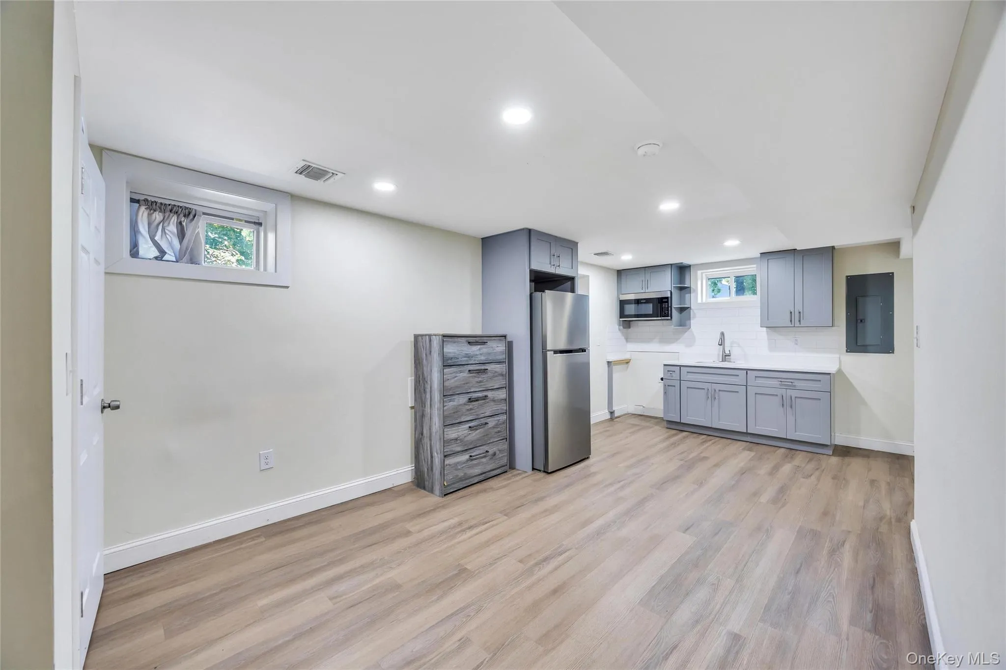 71 Penn Street, Brookhaven, NY, 6 Bedrooms Bedrooms, 9 Rooms Rooms,3 BathroomsBathrooms,Residential,For Rent,Penn,0,1026021 71 Penn Street, Brookhaven, NY, 6 Bedrooms Bedrooms, 9 Rooms Rooms,3 BathroomsBathrooms,Residential,For Rent,Penn,0,1026021