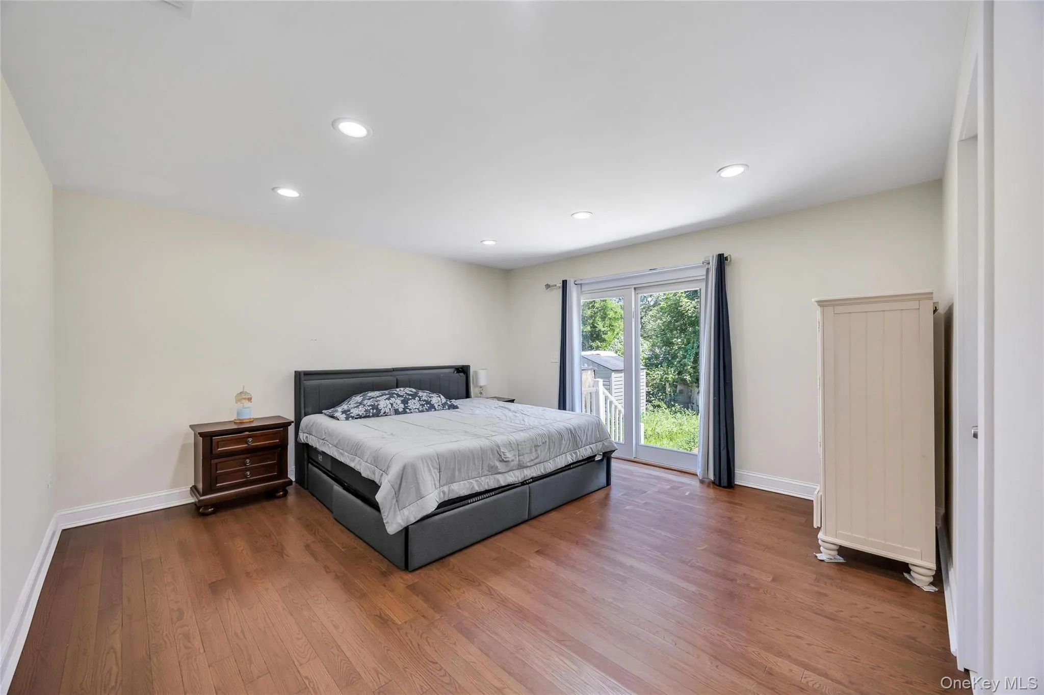 71 Penn Street, Brookhaven, NY, 6 Bedrooms Bedrooms, 9 Rooms Rooms,3 BathroomsBathrooms,Residential,For Rent,Penn,0,1026021 71 Penn Street, Brookhaven, NY, 6 Bedrooms Bedrooms, 9 Rooms Rooms,3 BathroomsBathrooms,Residential,For Rent,Penn,0,1026021
