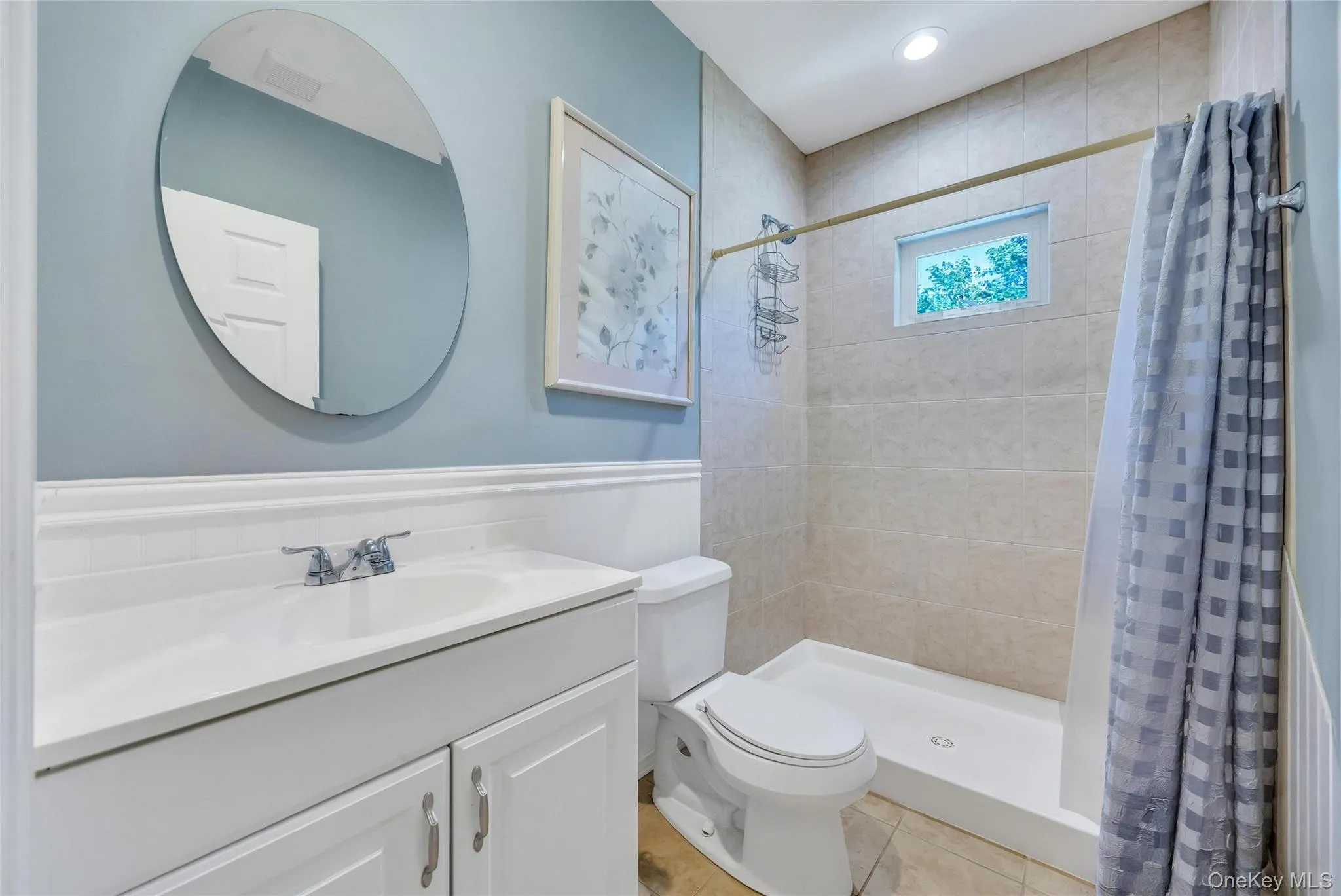 Bathroom 4 Hall Bath Bathroom 4 Hall Bath