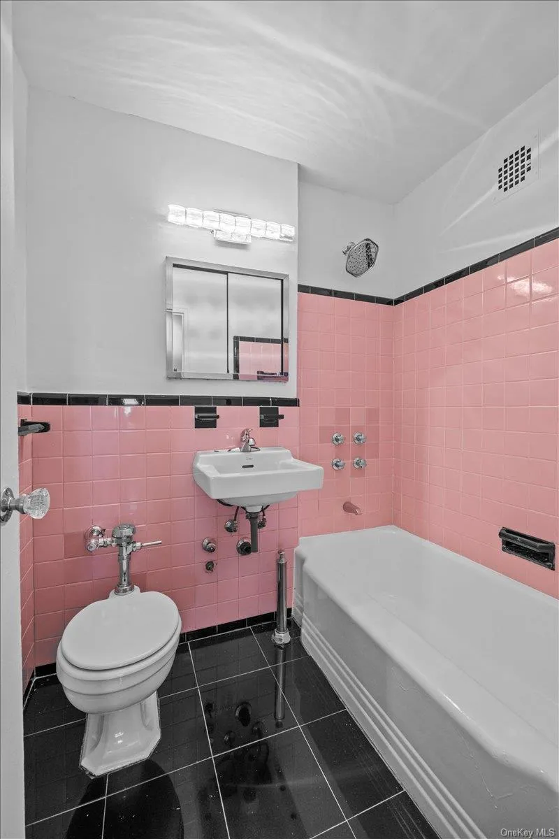 3135 Johnson Avenue, New York, NY, 4 Bedrooms Bedrooms, 6 Rooms Rooms,2 BathroomsBathrooms,Residential,For Rent,Johnson,0,1026029 3135 Johnson Avenue, New York, NY, 4 Bedrooms Bedrooms, 6 Rooms Rooms,2 BathroomsBathrooms,Residential,For Rent,Johnson,0,1026029