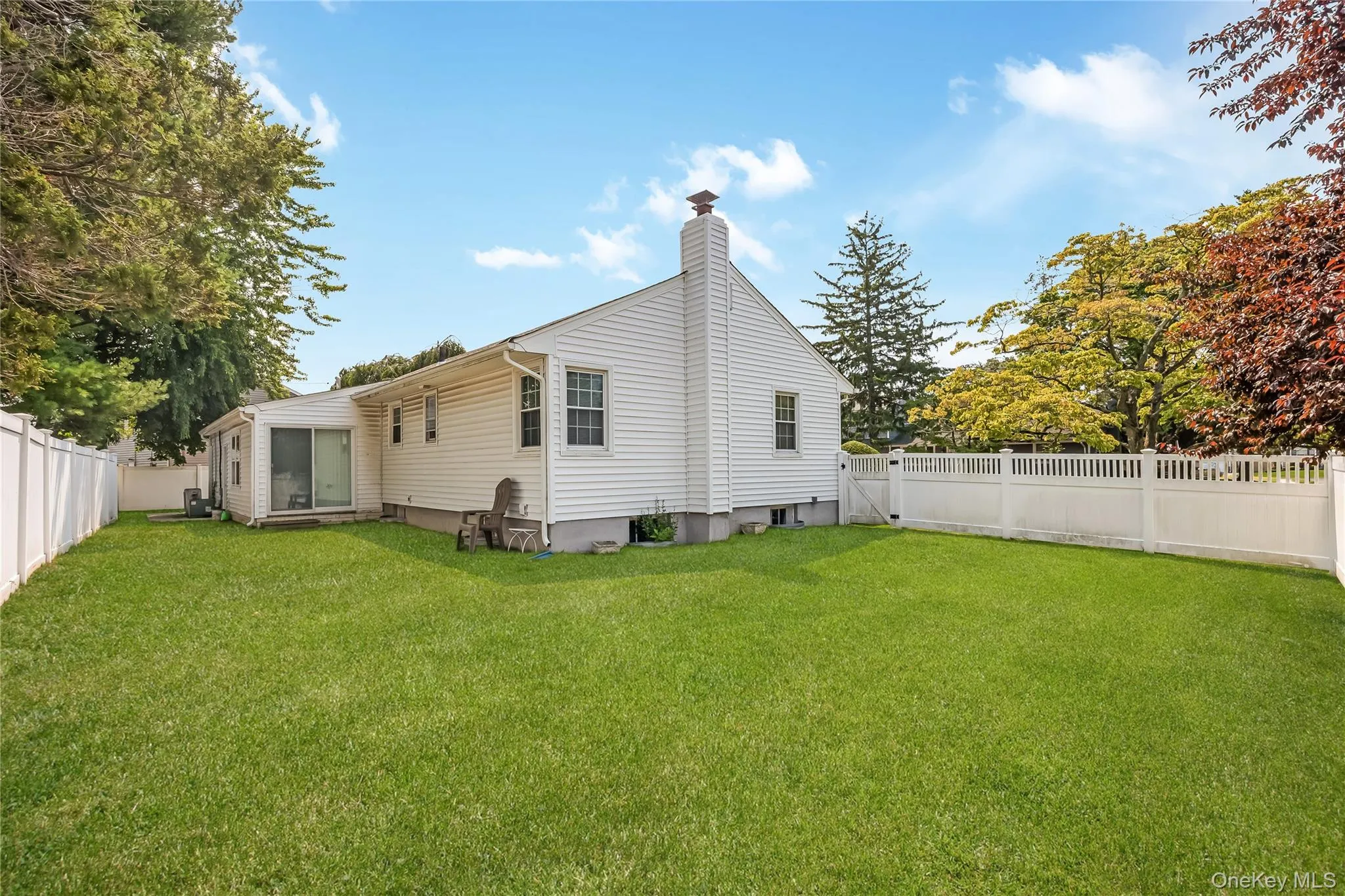 Includes Oversized Side Yard Includes Oversized Side Yard