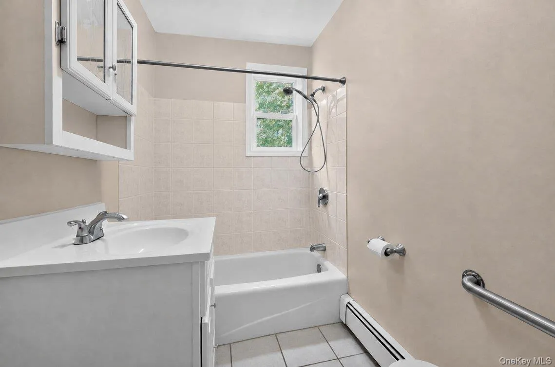 74 Cross Road, Hyde Park, NY, 4 Bedrooms Bedrooms, 8 Rooms Rooms,2 BathroomsBathrooms,Residential,For Rent,Cross,0,1026051 74 Cross Road, Hyde Park, NY, 4 Bedrooms Bedrooms, 8 Rooms Rooms,2 BathroomsBathrooms,Residential,For Rent,Cross,0,1026051