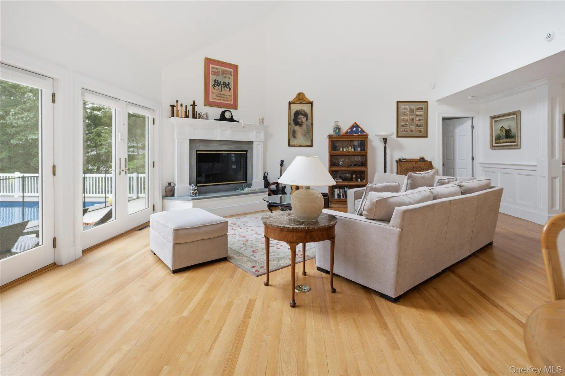 With wood-burning fireplace and vaulted ceilings With wood-burning fireplace and vaulted ceilings