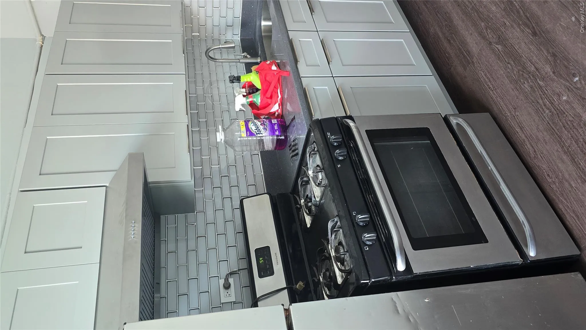 8841 161st Street, New York, NY, 3 Bedrooms Bedrooms, 6 Rooms Rooms,1 BathroomBathrooms,Residential Lease,For Rent,161st,0,1026061 8841 161st Street, New York, NY, 3 Bedrooms Bedrooms, 6 Rooms Rooms,1 BathroomBathrooms,Residential Lease,For Rent,161st,0,1026061