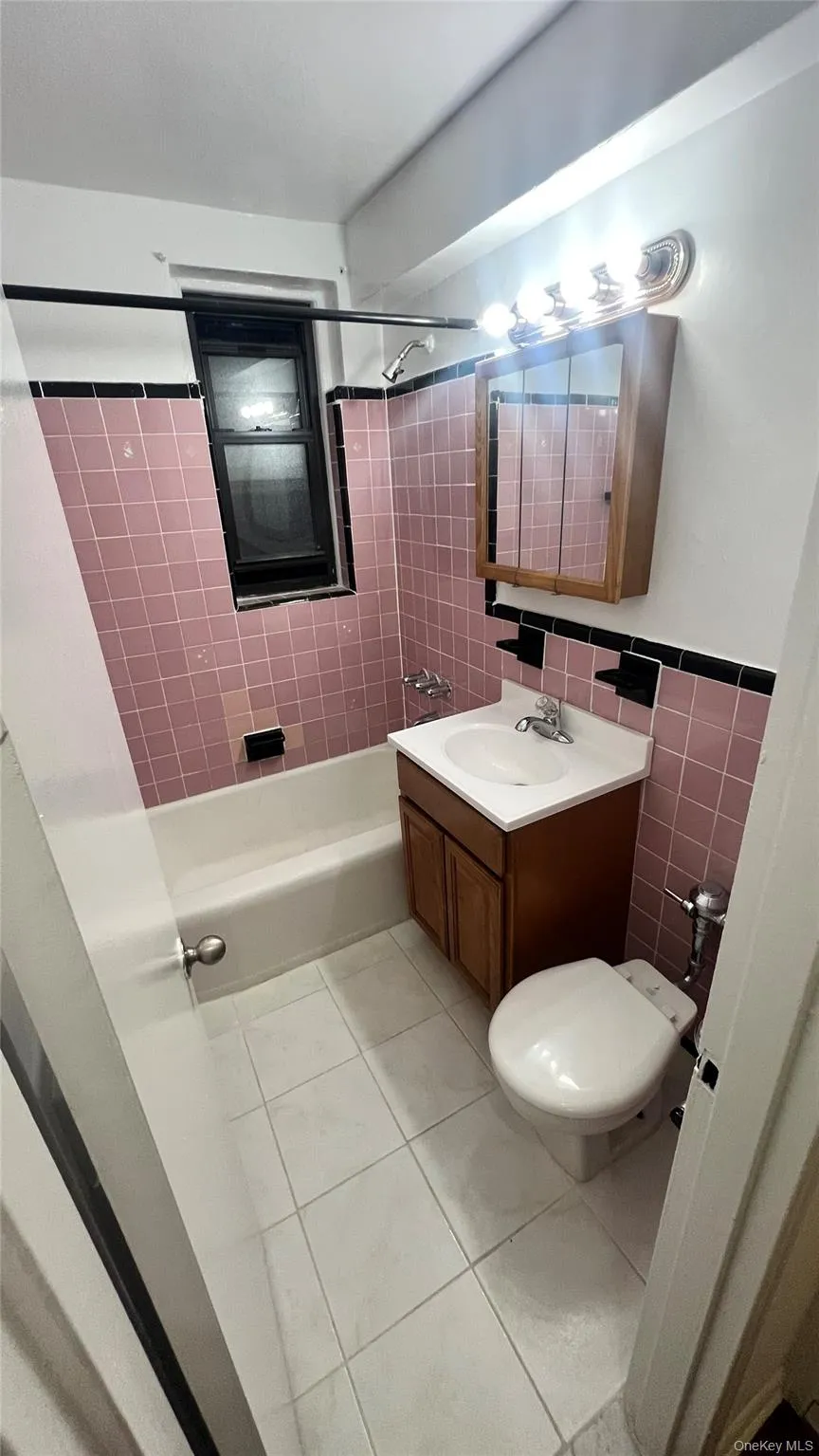 89-20 55th Avenue, New York, NY, 2 Bedrooms Bedrooms, 3 Rooms Rooms,1 BathroomBathrooms,Residential Lease,For Rent,55th,0,1026079 89-20 55th Avenue, New York, NY, 2 Bedrooms Bedrooms, 3 Rooms Rooms,1 BathroomBathrooms,Residential Lease,For Rent,55th,0,1026079
