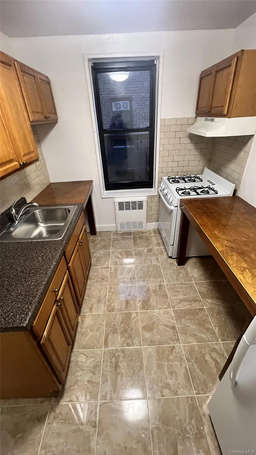 89-20 55th Avenue, New York, NY, 2 Bedrooms Bedrooms, 3 Rooms Rooms,1 BathroomBathrooms,Residential Lease,For Rent,55th,0,1026079 89-20 55th Avenue, New York, NY, 2 Bedrooms Bedrooms, 3 Rooms Rooms,1 BathroomBathrooms,Residential Lease,For Rent,55th,0,1026079