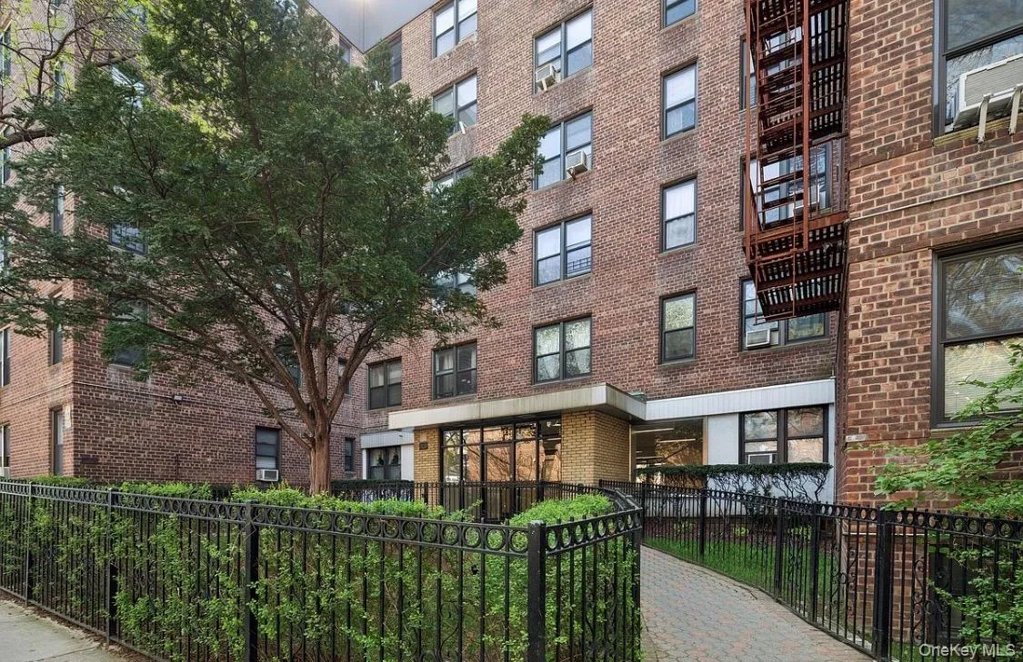 89-20 55th Avenue, New York, NY, 2 Bedrooms Bedrooms, 3 Rooms Rooms,1 BathroomBathrooms,Residential Lease,For Rent,55th,0,1026079 89-20 55th Avenue, New York, NY, 2 Bedrooms Bedrooms, 3 Rooms Rooms,1 BathroomBathrooms,Residential Lease,For Rent,55th,0,1026079